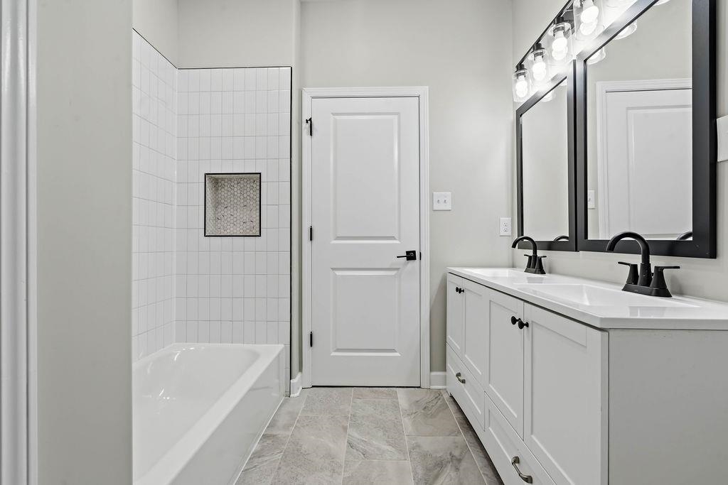 1380 S Orleans St Property Photo 10