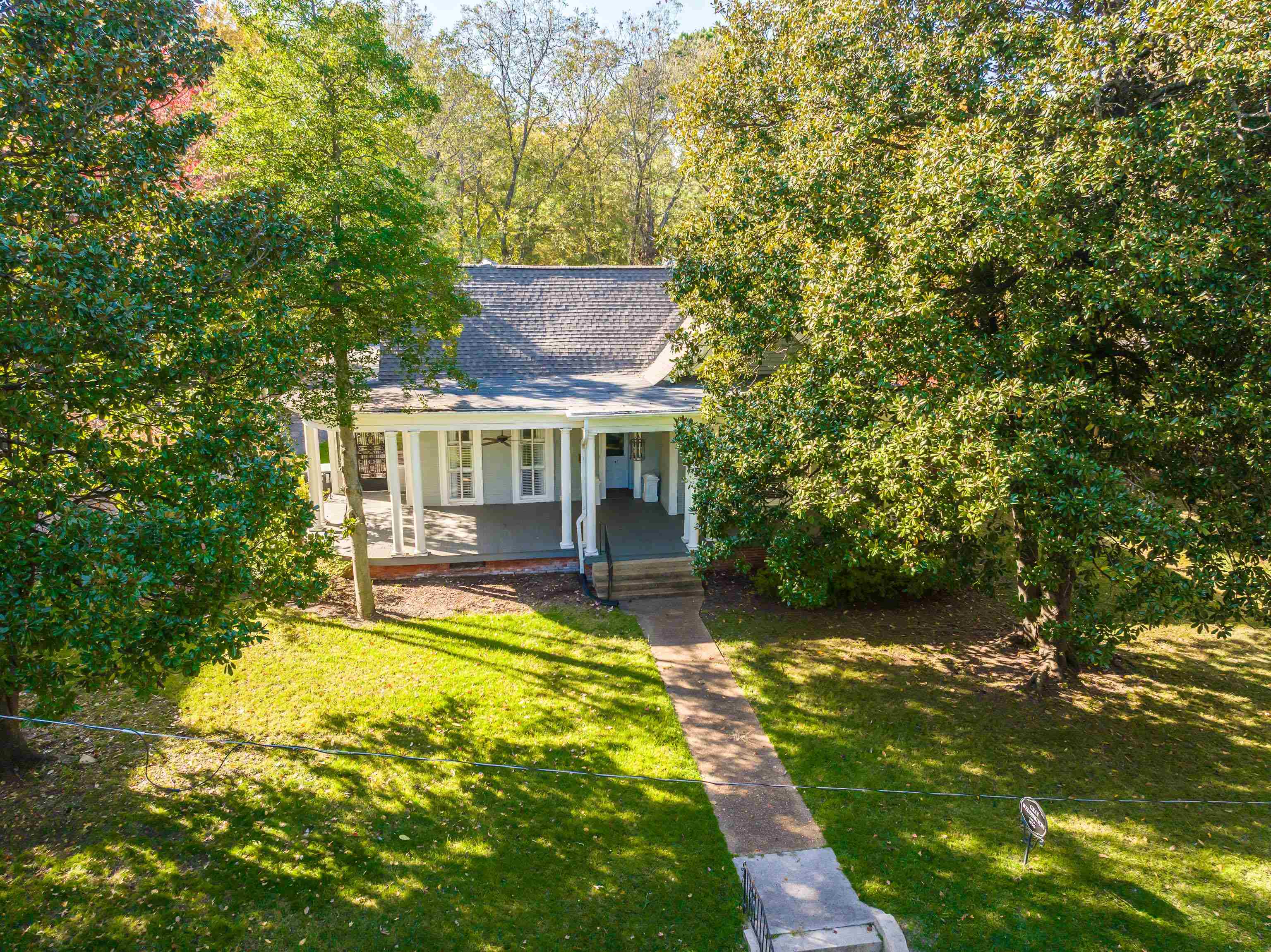 233 N Grand Ave Property Photo 4