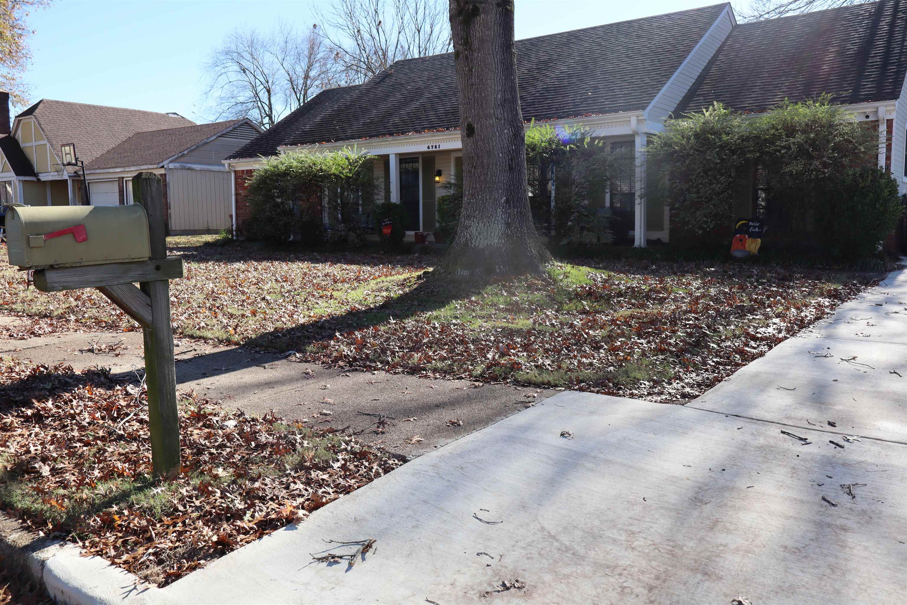 6781 Henredon Dr Property Photo 3