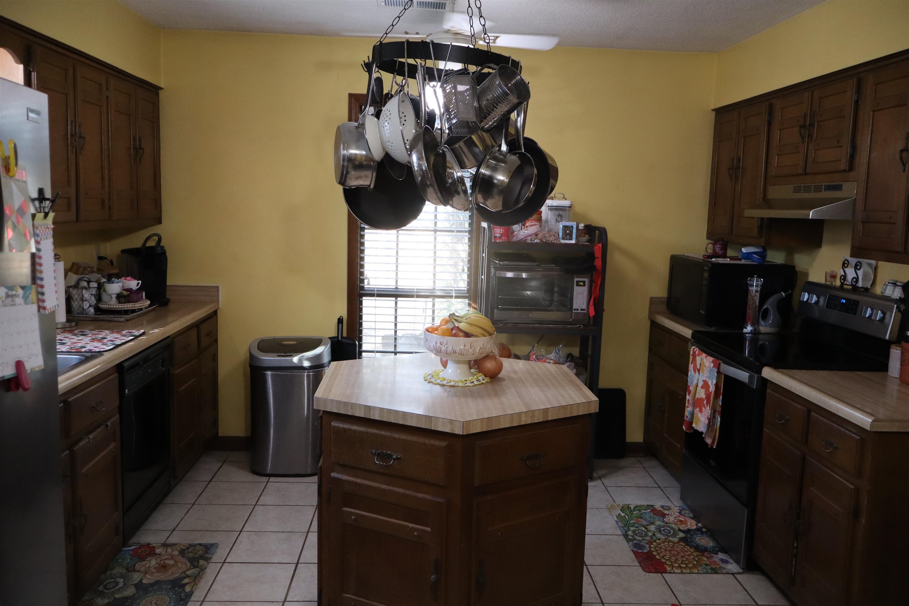 6781 Henredon Dr Property Photo 7