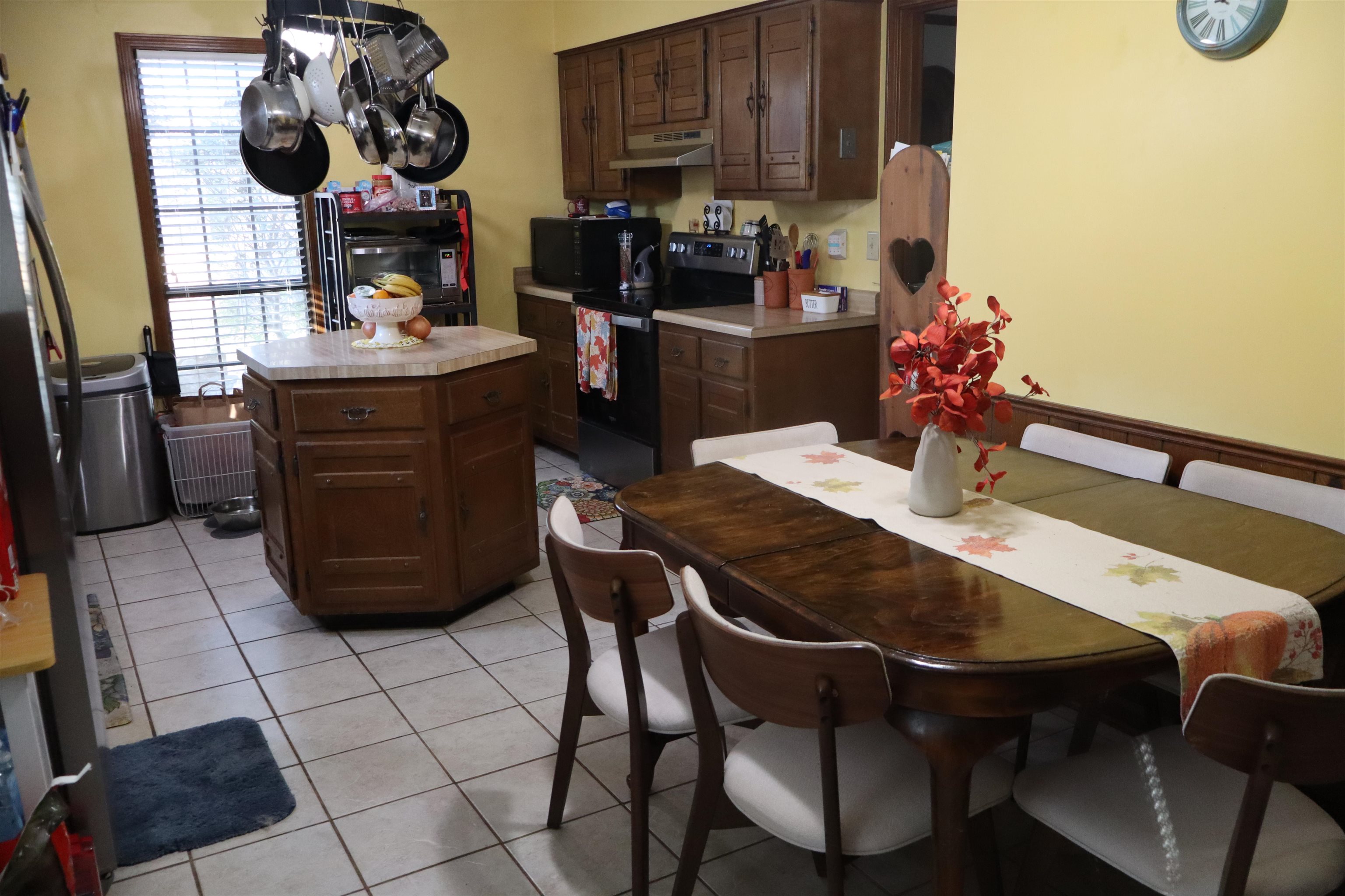 6781 Henredon Dr Property Photo 8