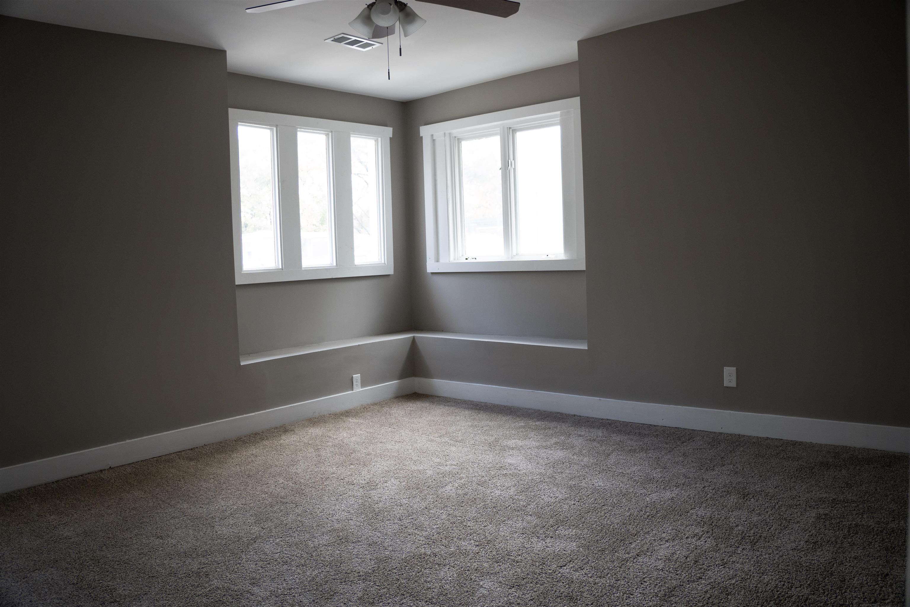 105 N Evergreen St Property Photo 14