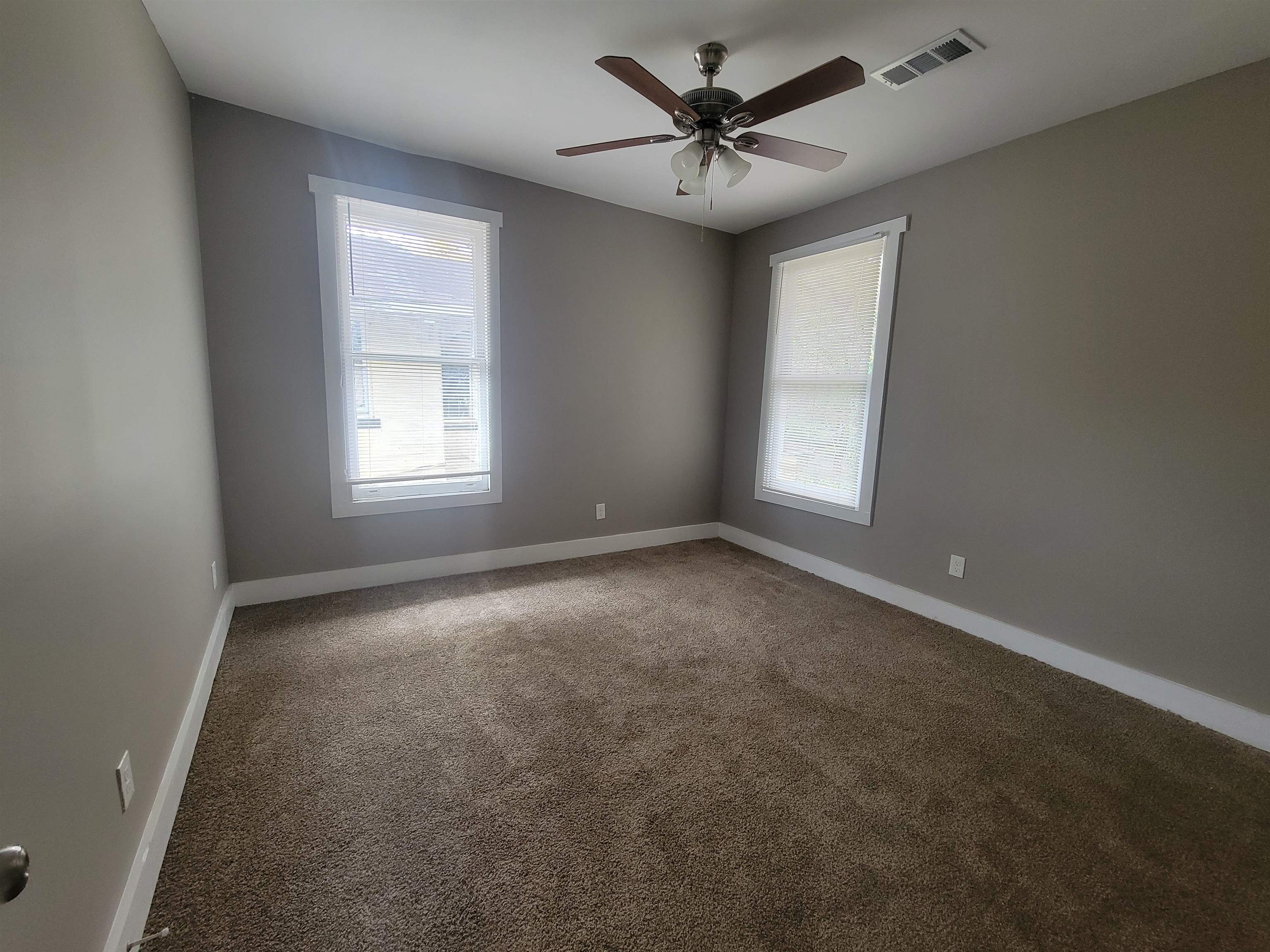 105 N Evergreen St Property Photo 16