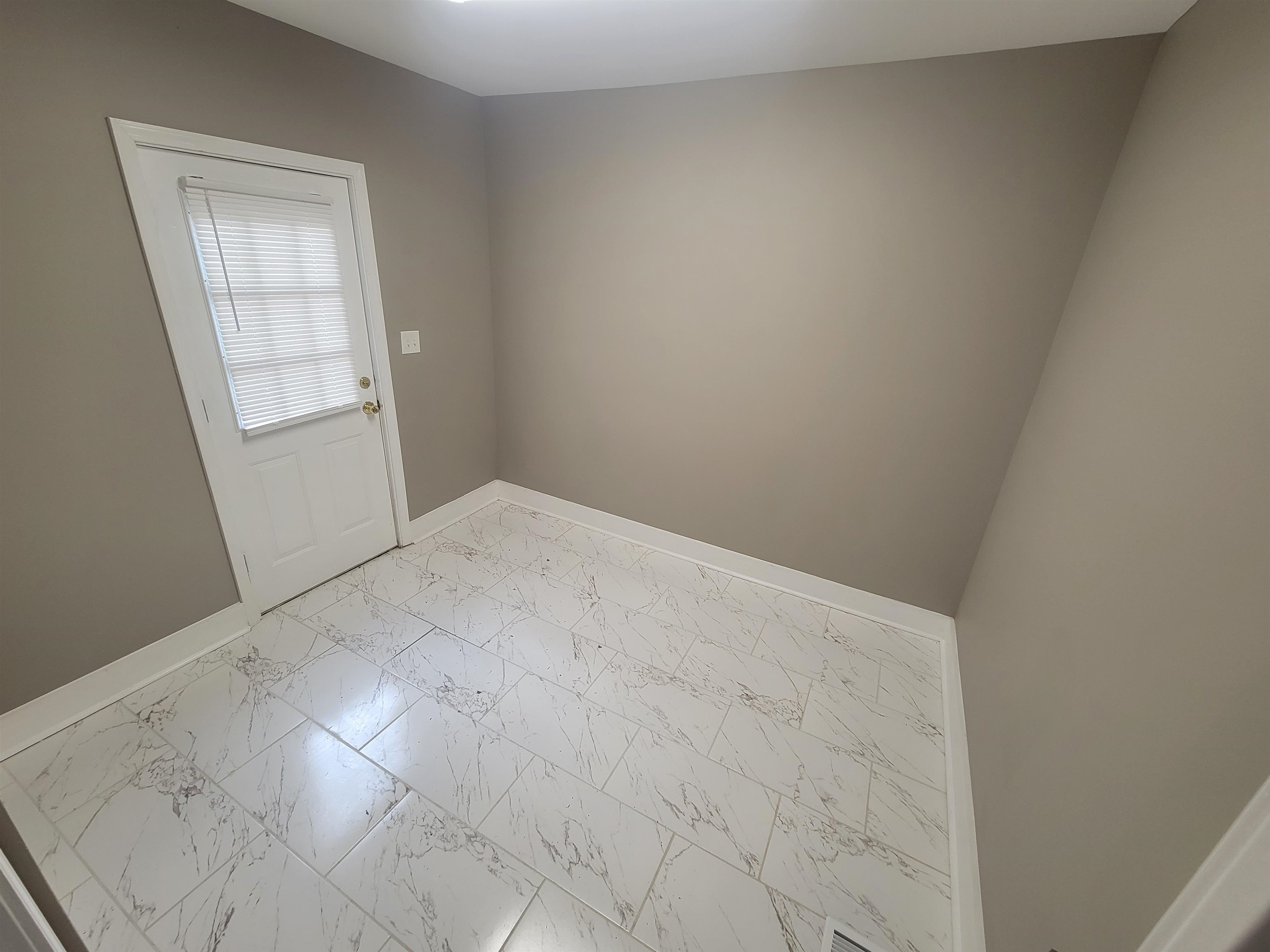 105 N Evergreen St Property Photo 19