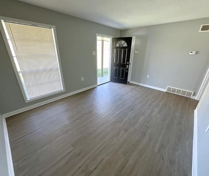 901 Chesterton Dr Property Photo 3