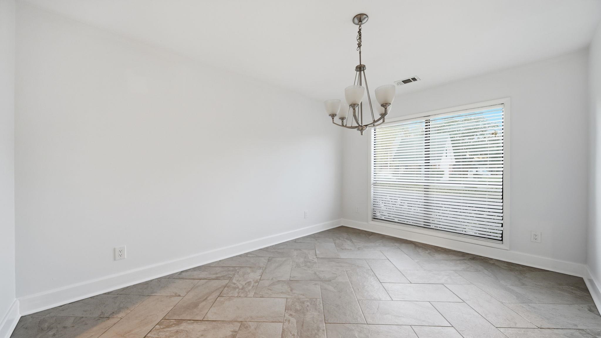 2442 Green Glen Dr Property Photo 6