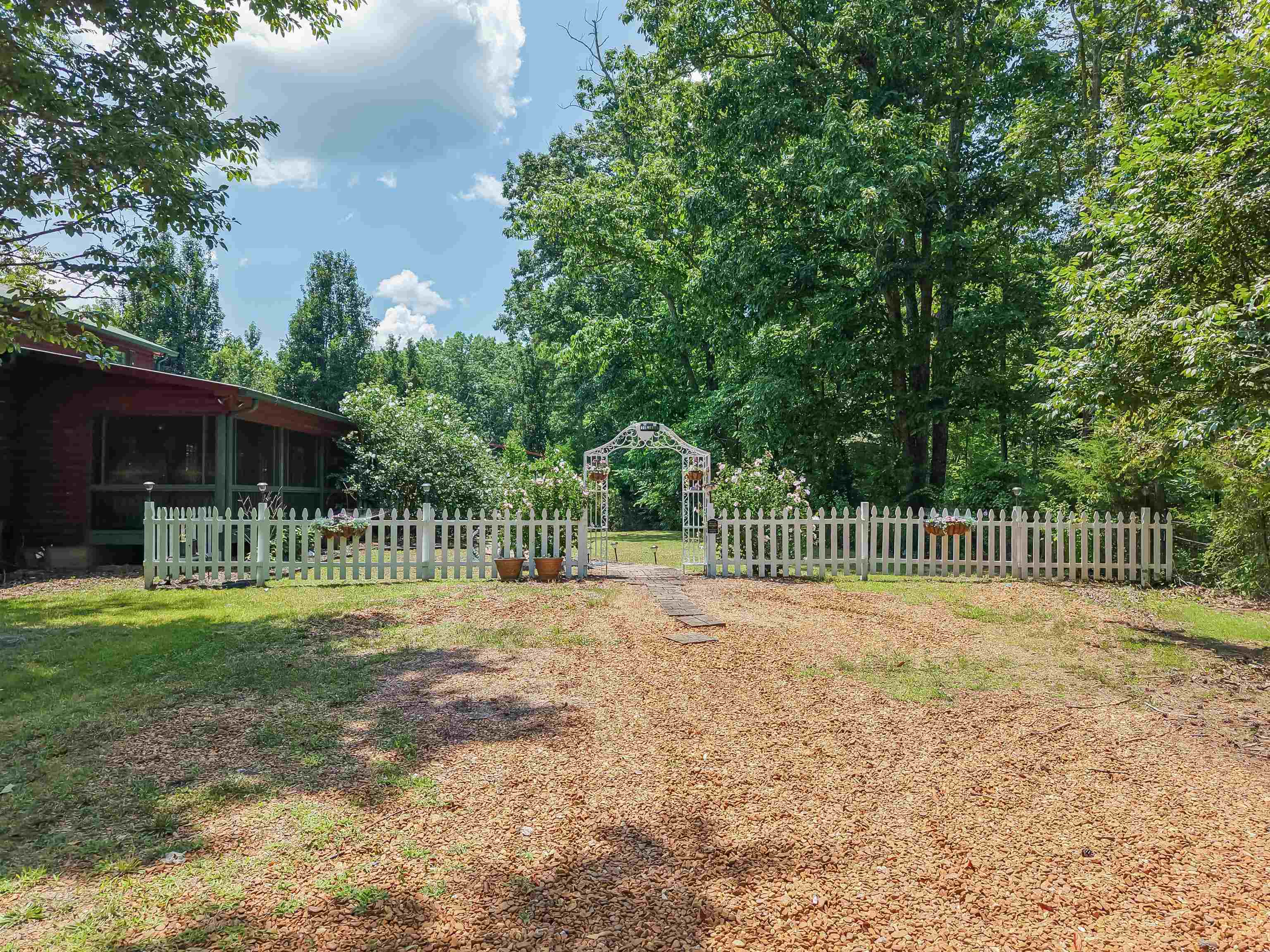 2835 Cerro Gordo Rd Property Photo 6