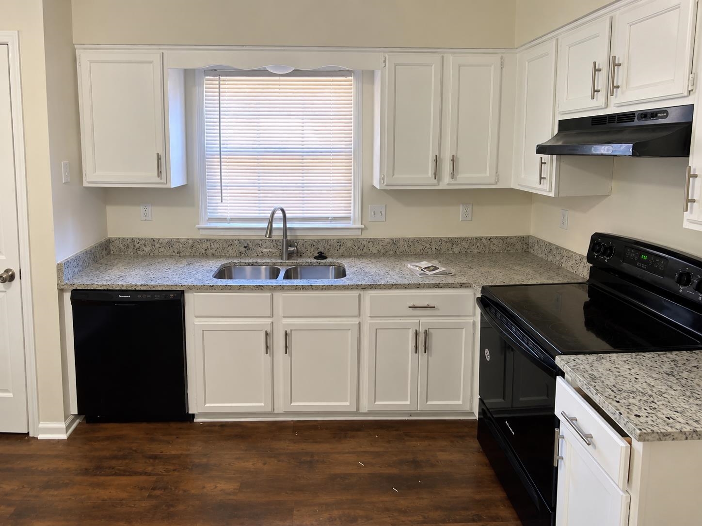 3725 Wax Myrtle Dr Property Photo 2