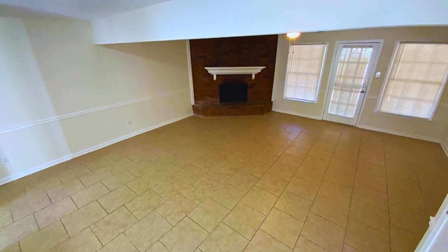 3725 Wax Myrtle Dr Property Photo 3