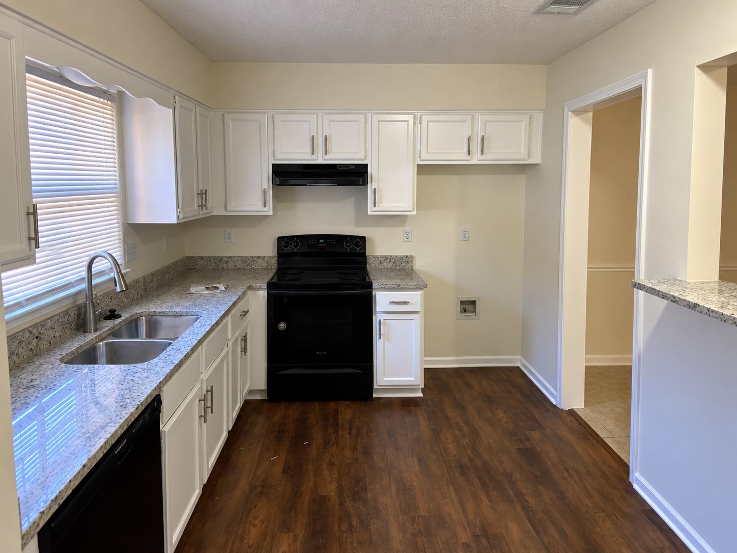 3725 Wax Myrtle Dr Property Photo 3