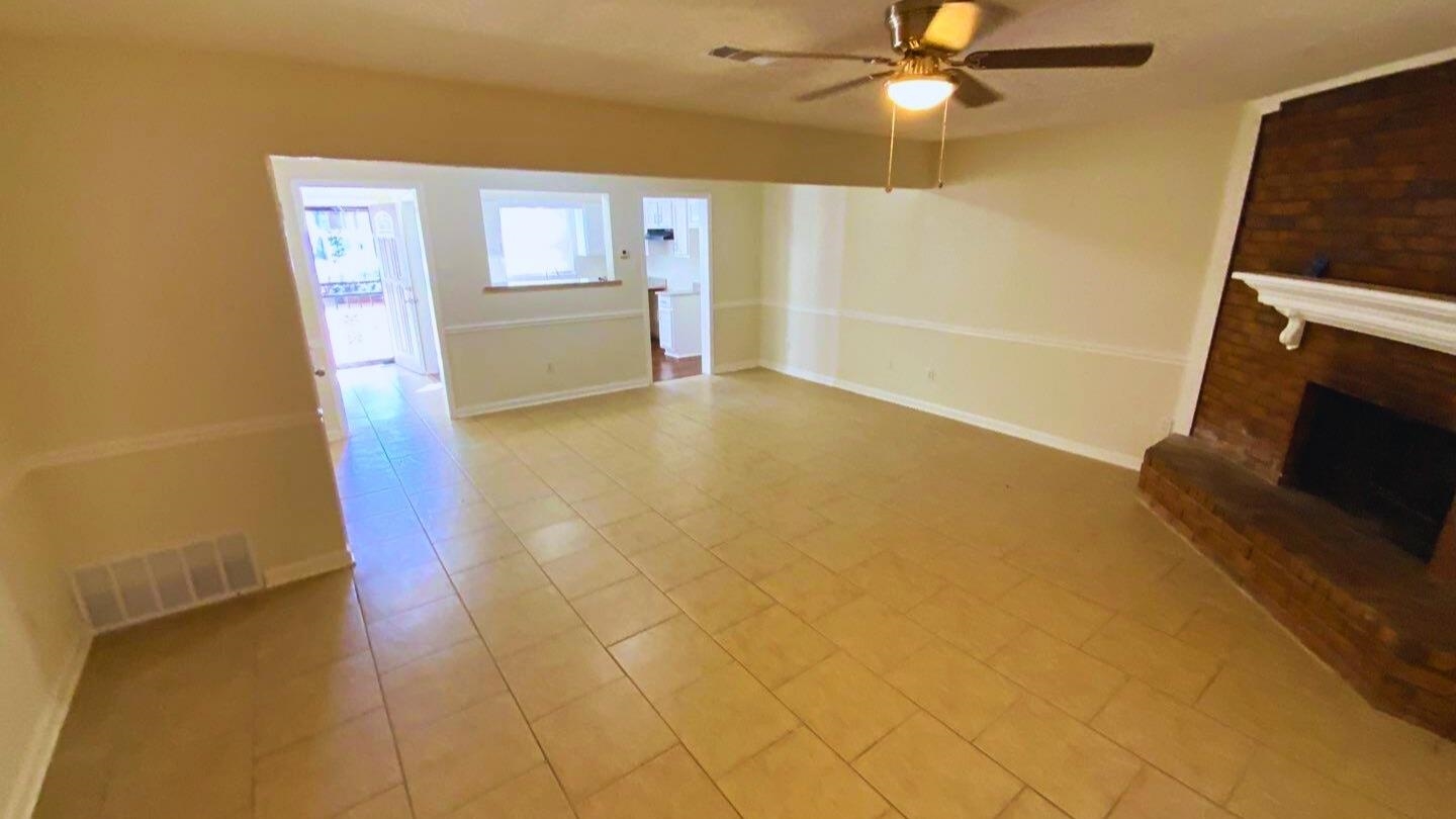 3725 Wax Myrtle Dr Property Photo 4