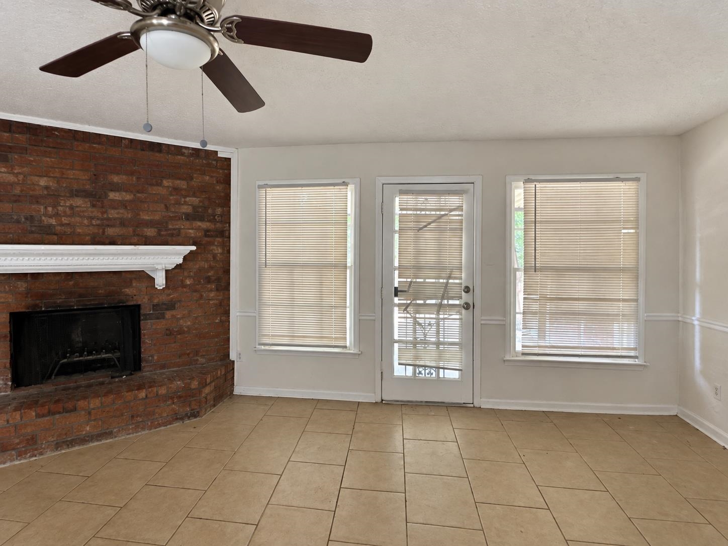 3725 Wax Myrtle Dr Property Photo 4