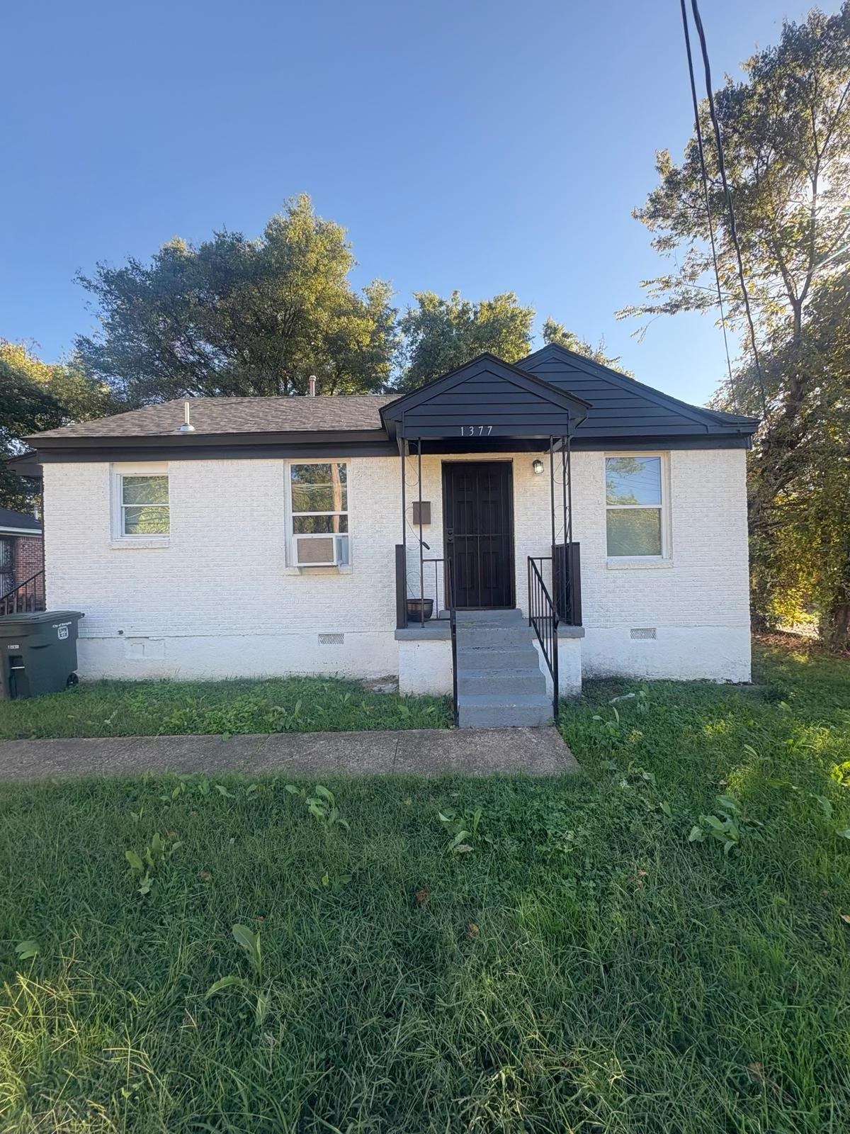 1377 LYCEUM RD Property Photo 1