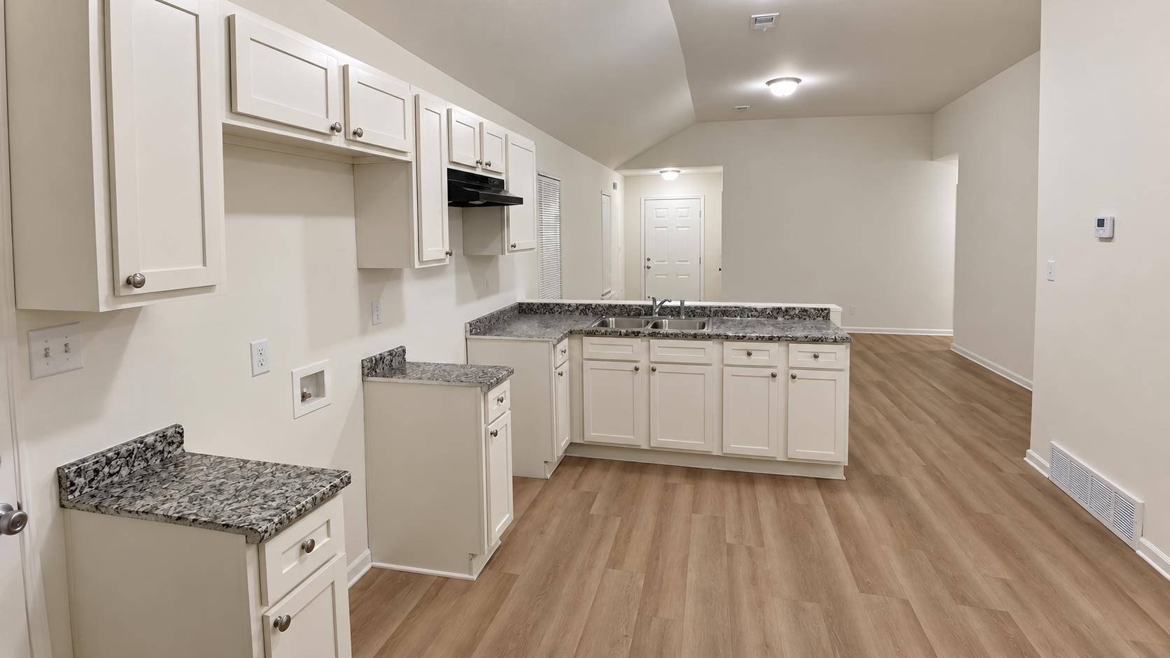 5 E Byfield Dr Property Photo 2
