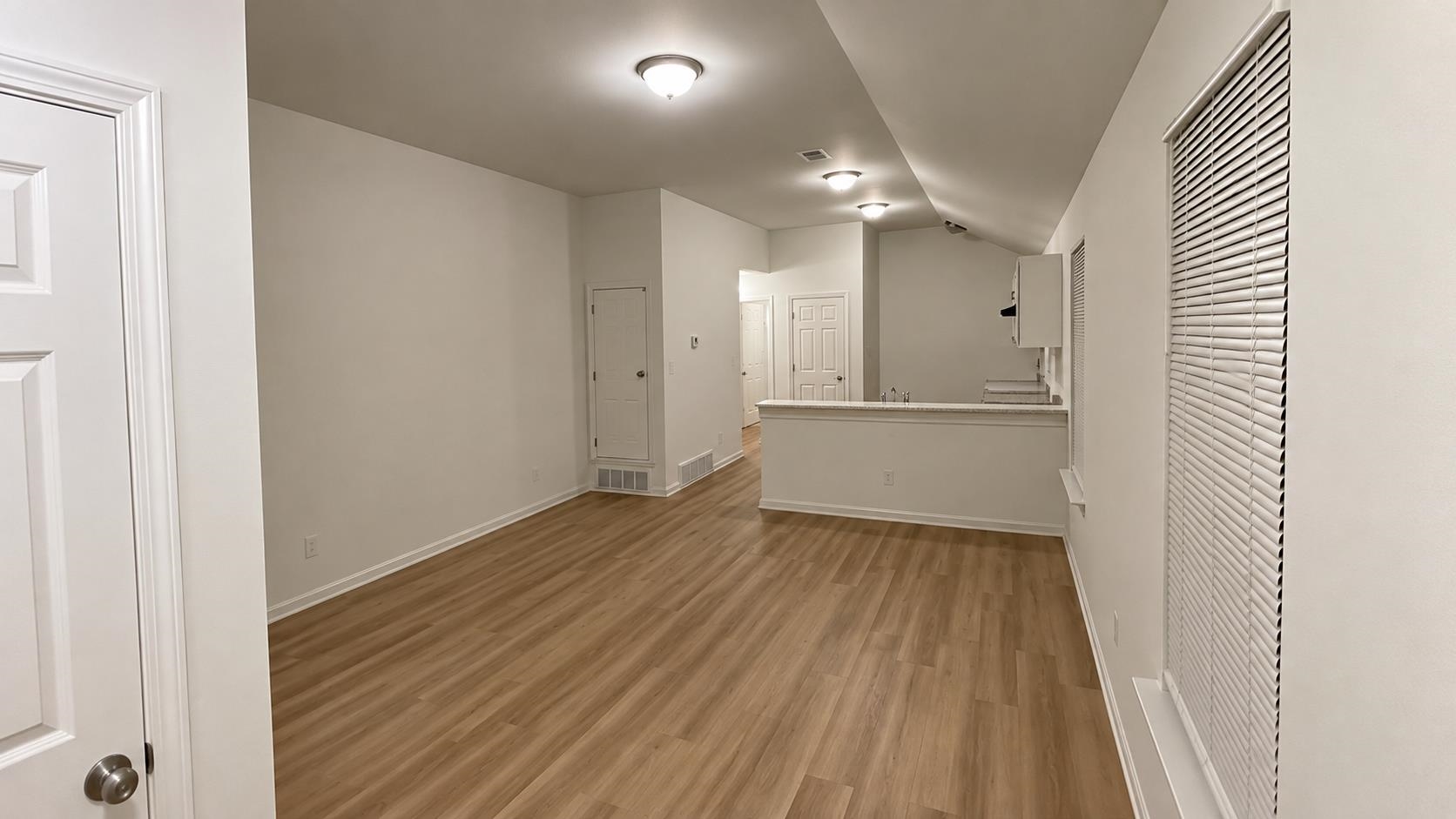 5 E Byfield Dr Property Photo 3