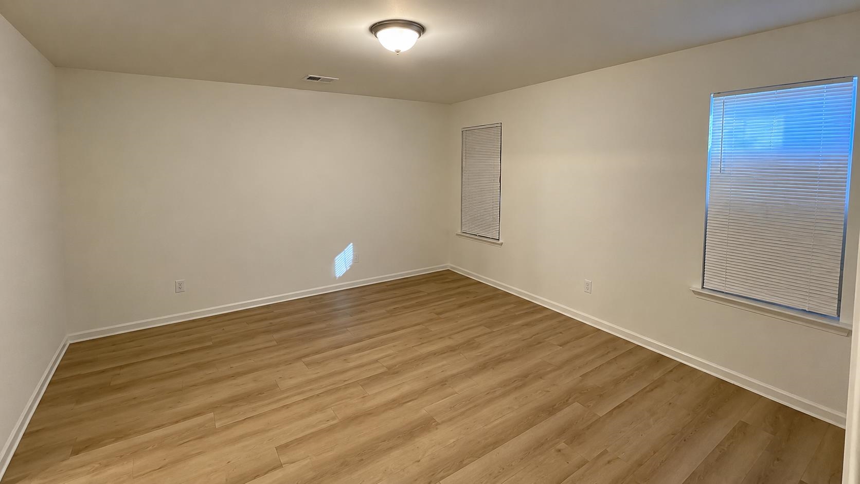 5 E Byfield Dr Property Photo 4