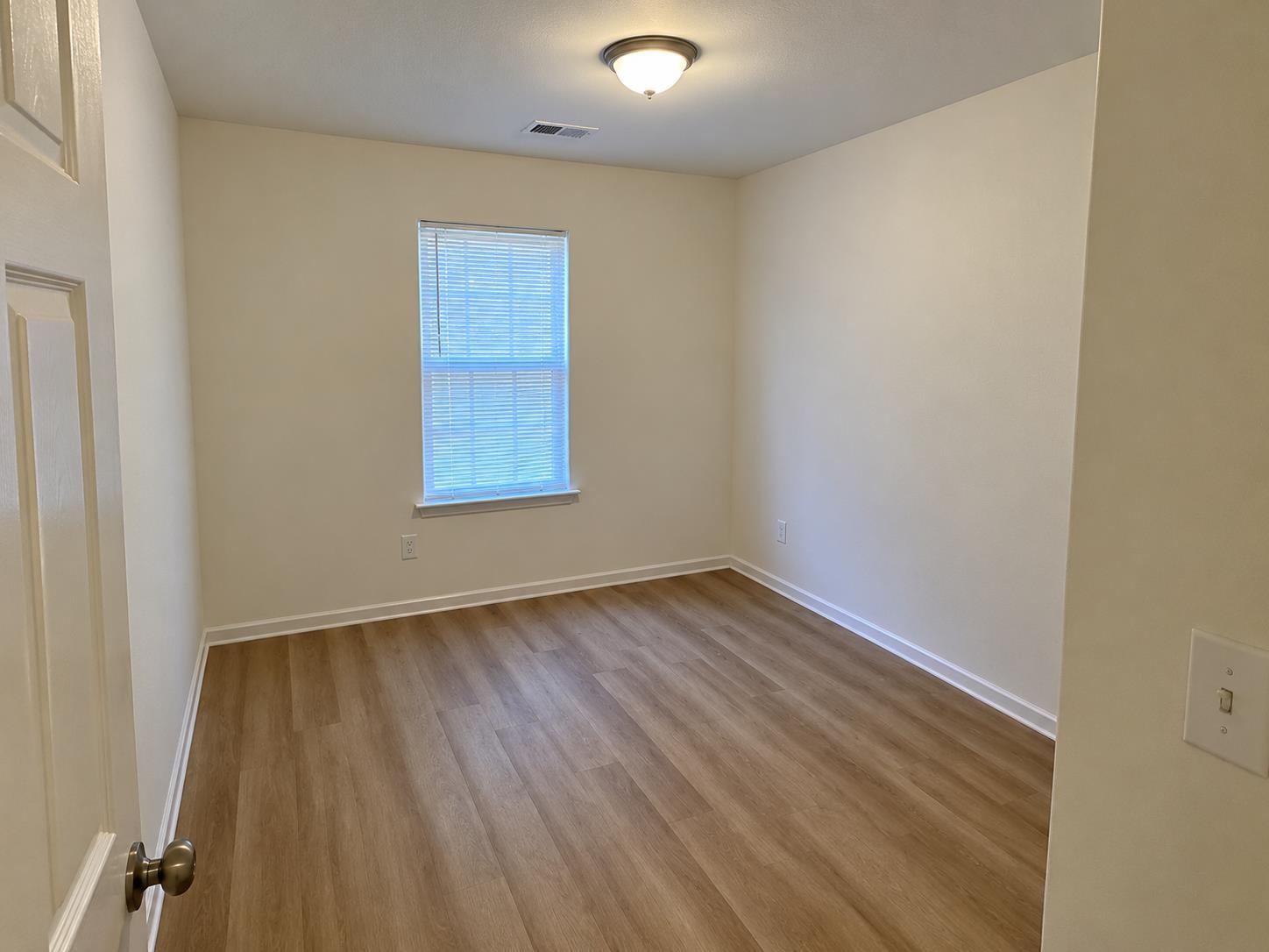 5 E Byfield Dr Property Photo 6