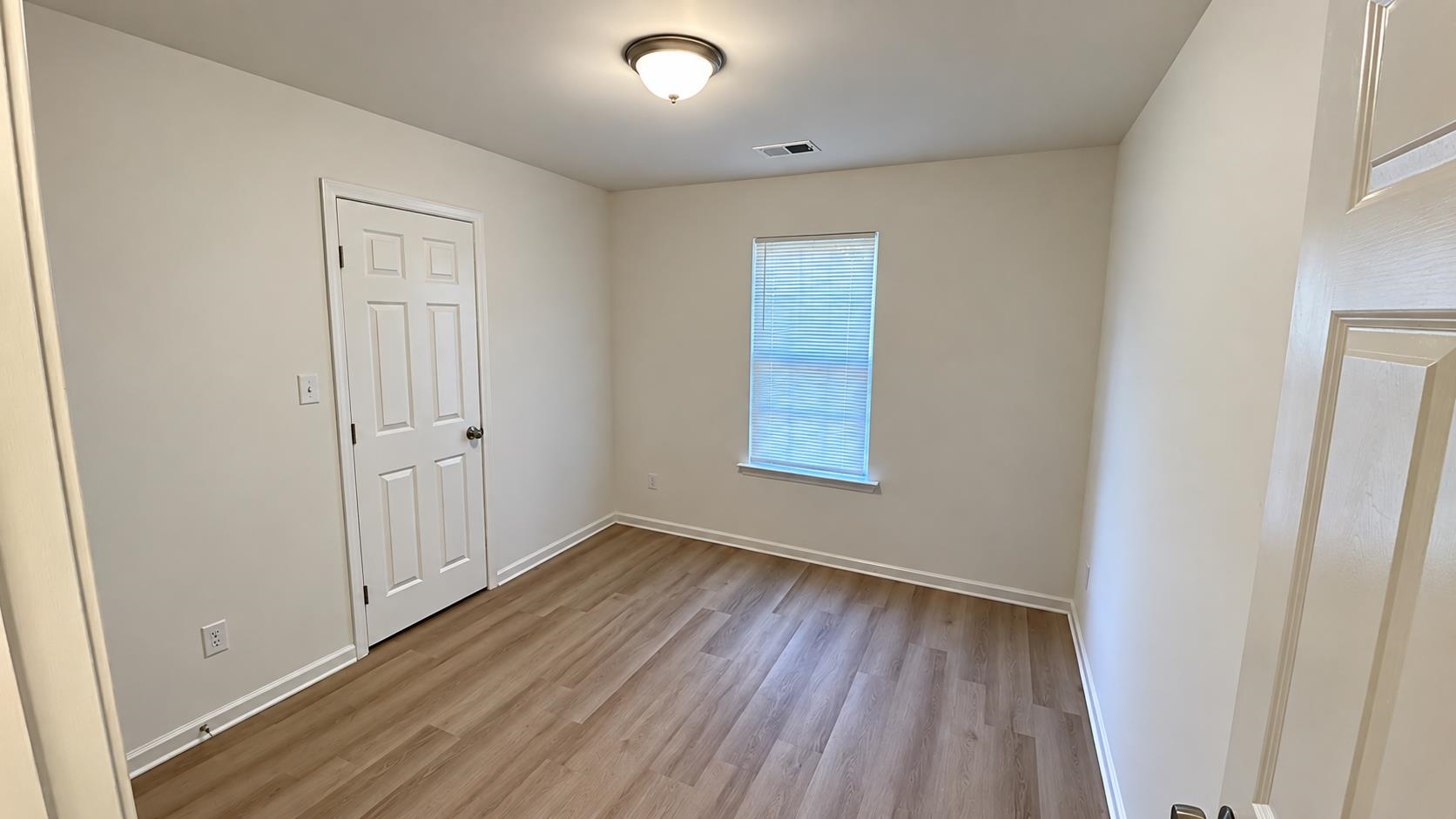 5 E Byfield Dr Property Photo 7