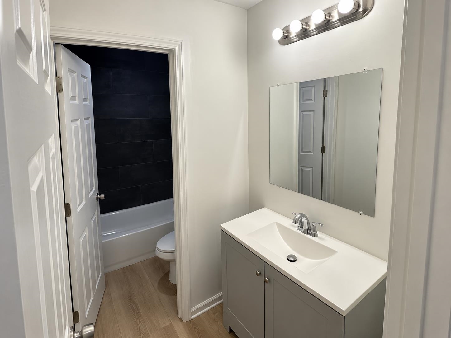 5 E Byfield Dr Property Photo 8