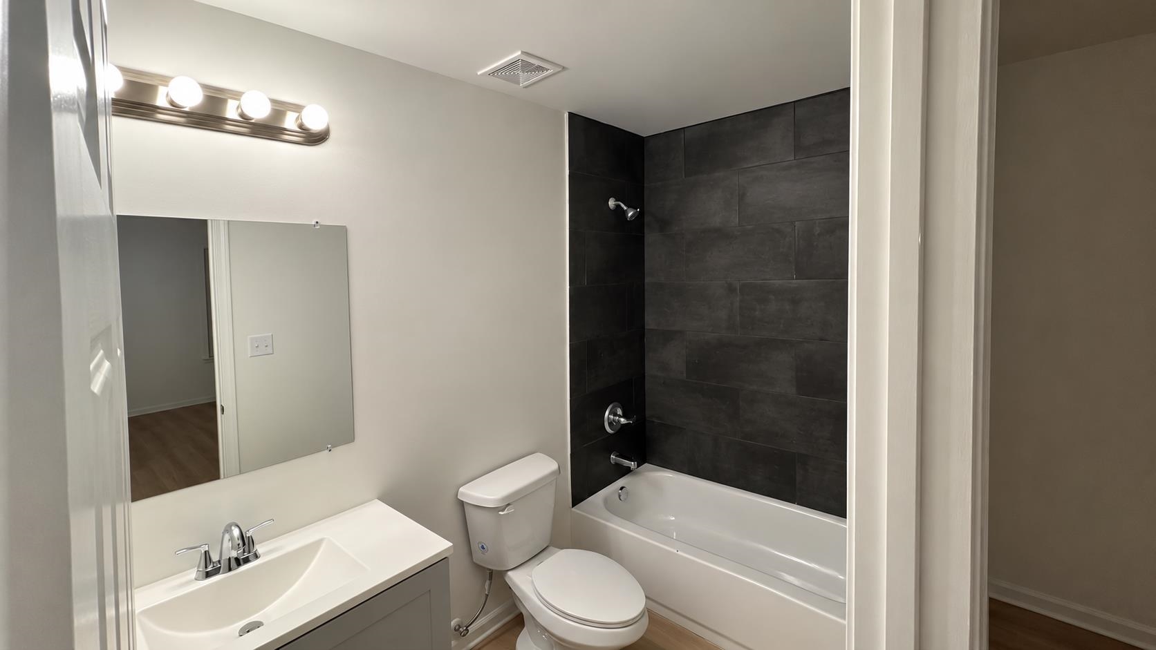 5 E Byfield Dr Property Photo 9