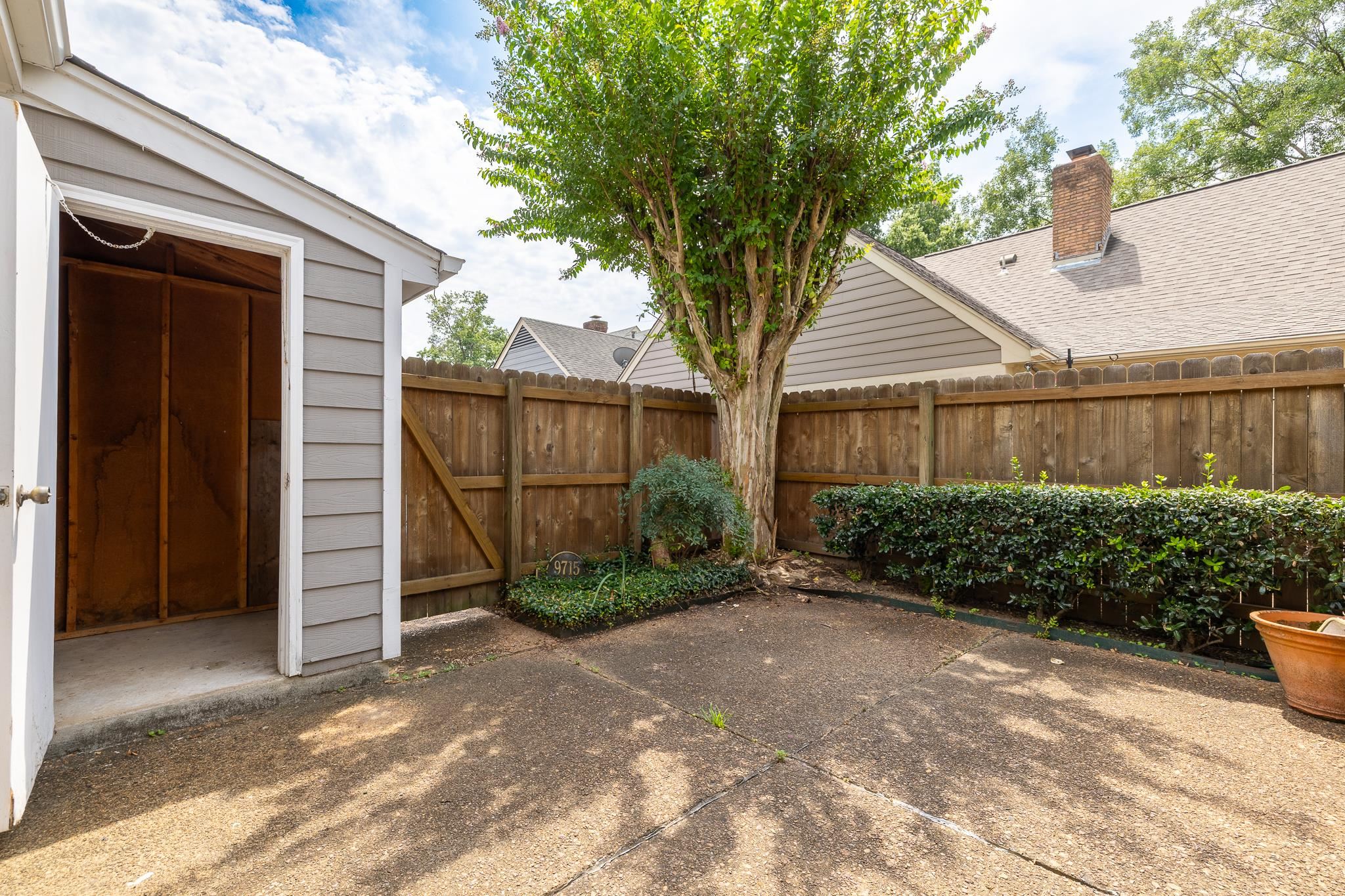 1889 Allenby Rd Property Photo 25
