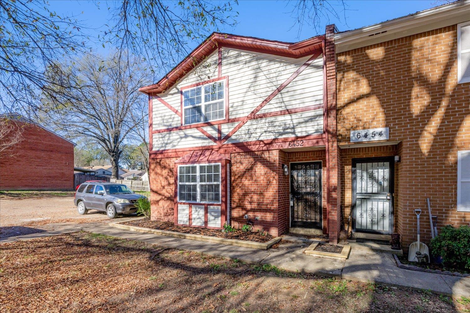 6452 Macon Rd Property Photo 1