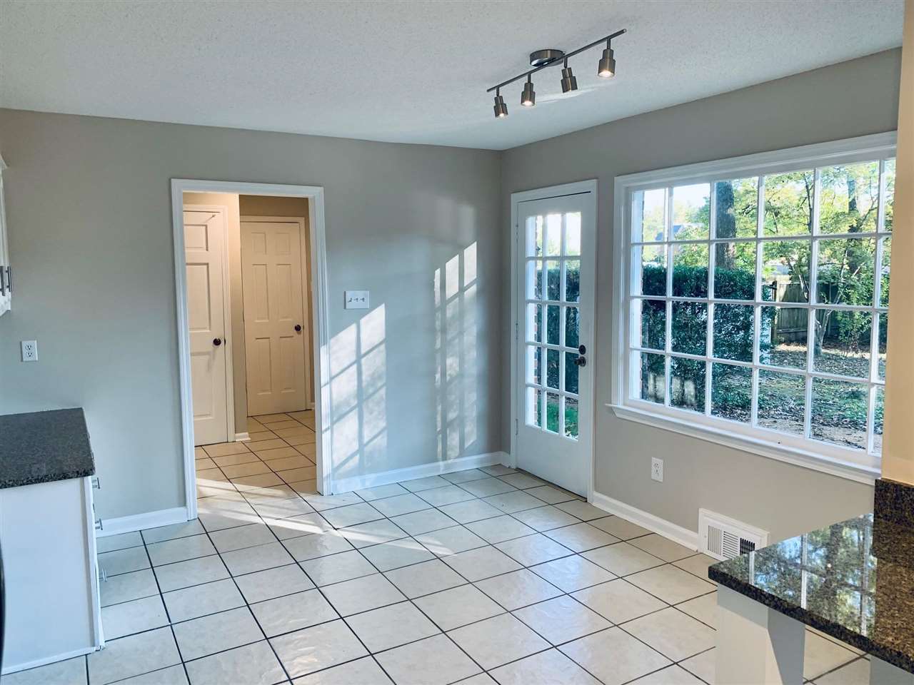 8105 Savannah Way Property Photo 11