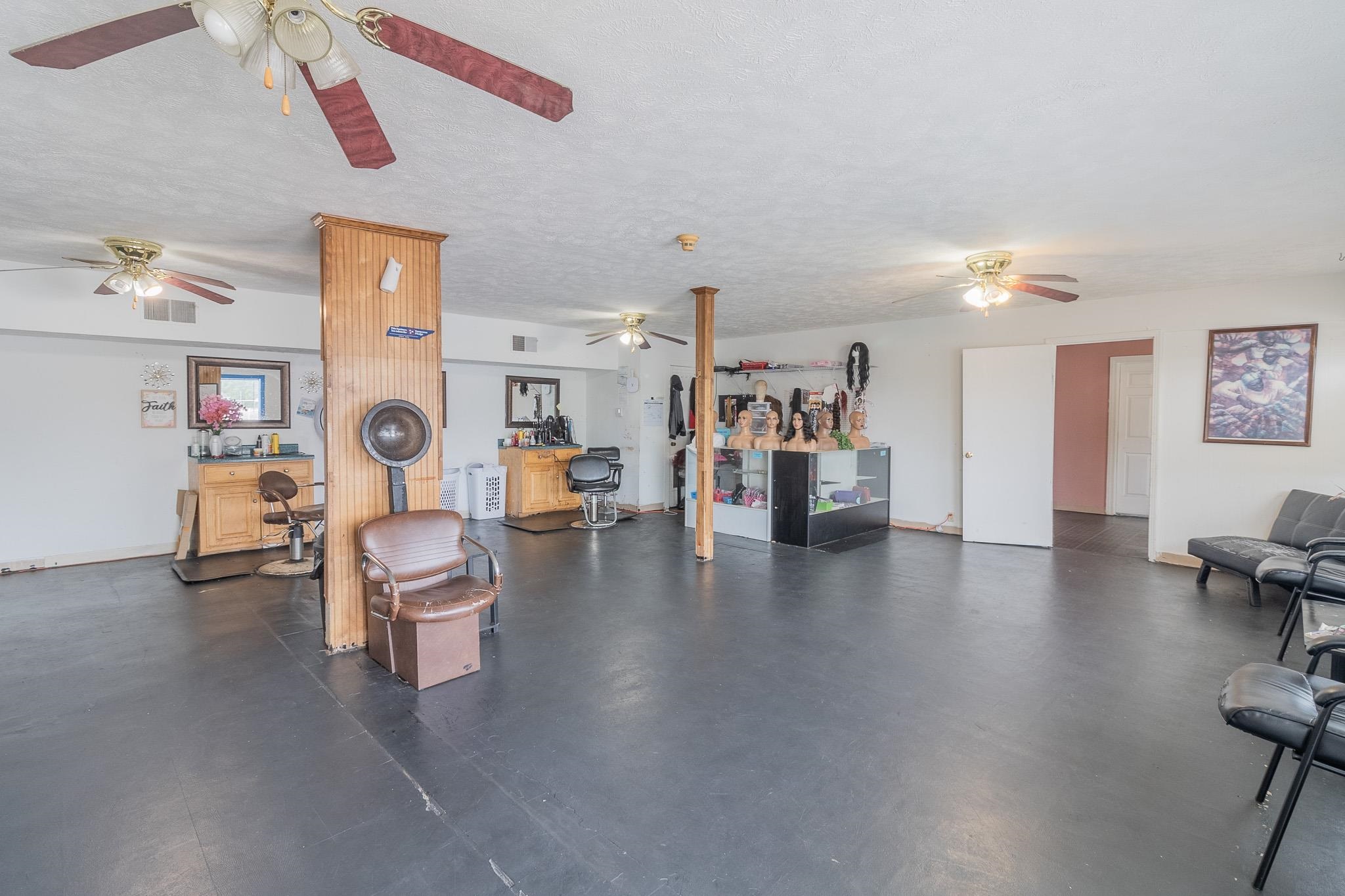 1125 E College St Property Photo 2