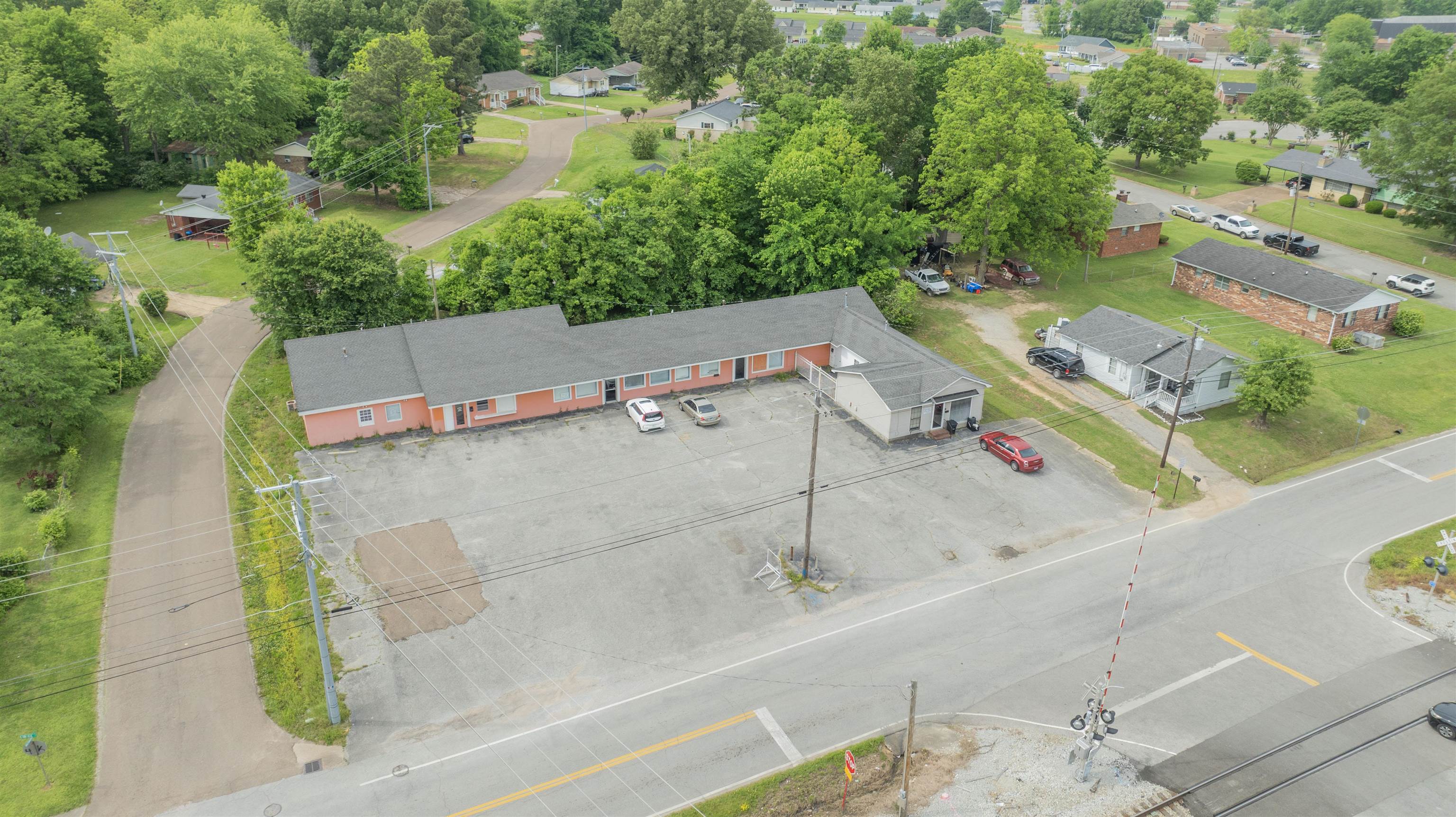 1125 E College St Property Photo 6