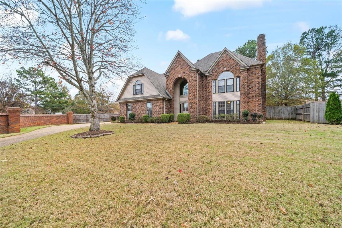 711 Autumn Winds Dr Property Photo 2