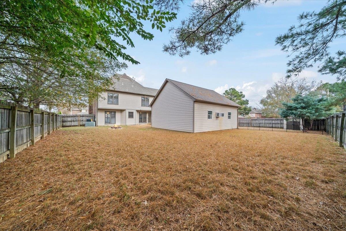 711 Autumn Winds Dr Property Photo 4
