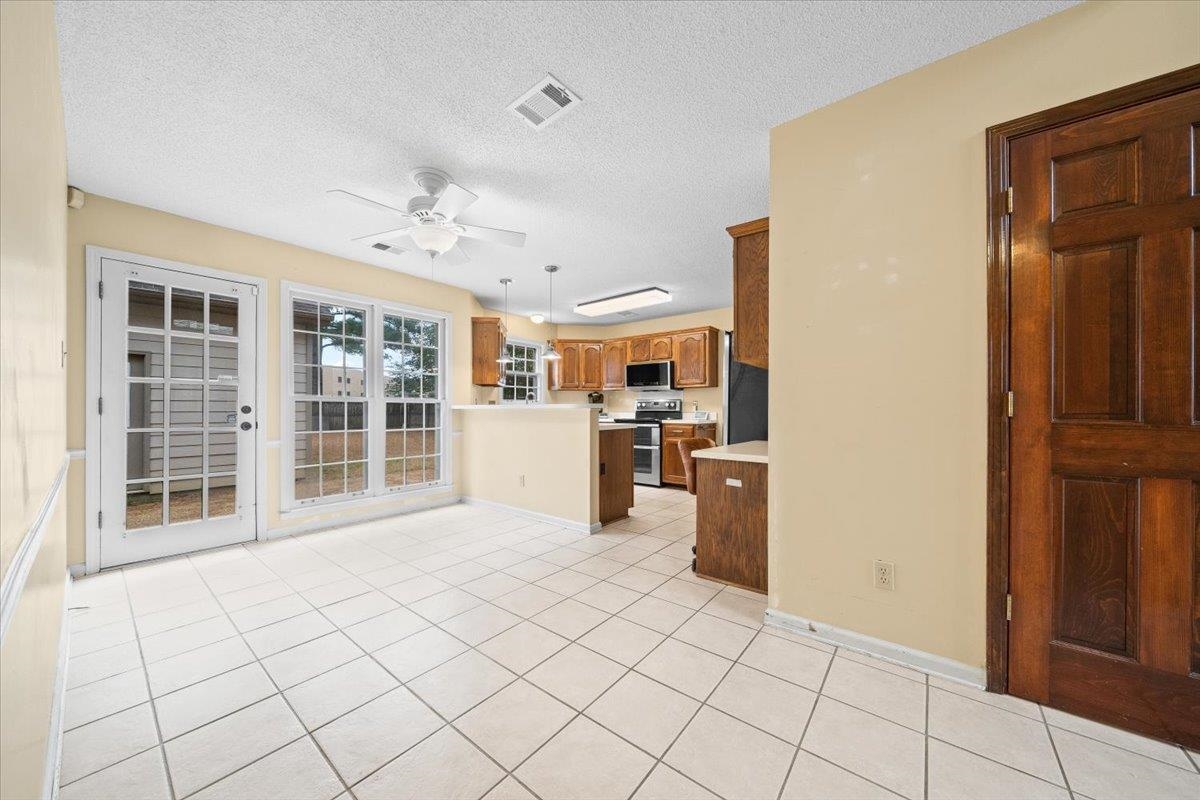 711 Autumn Winds Dr Property Photo 10