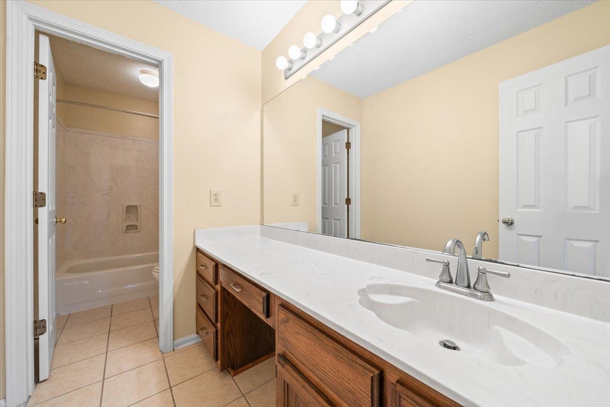 711 Autumn Winds Dr Property Photo 20