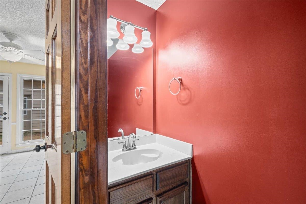 711 Autumn Winds Dr Property Photo 23