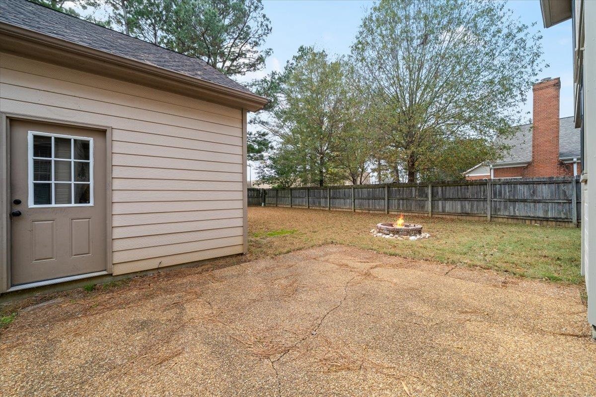 711 Autumn Winds Dr Property Photo 25