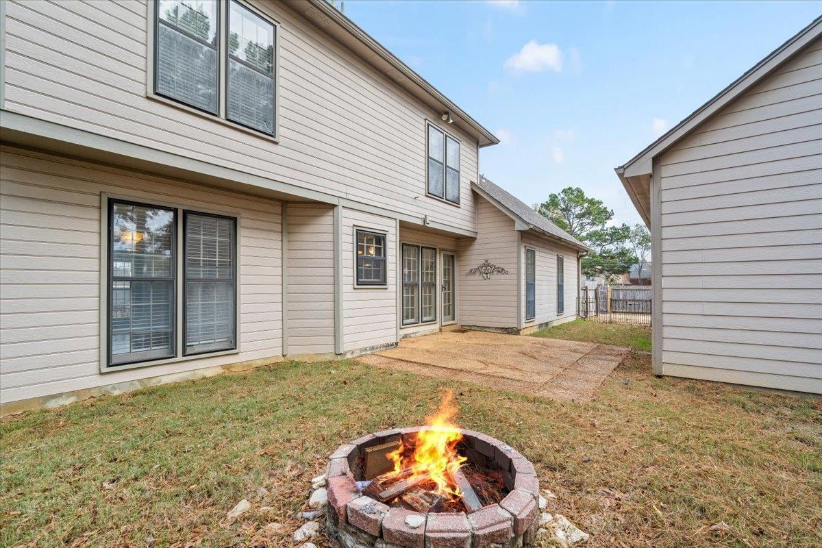 711 Autumn Winds Dr Property Photo 26