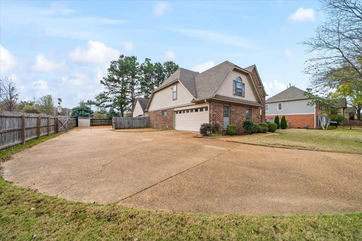 711 Autumn Winds Dr Property Photo 27