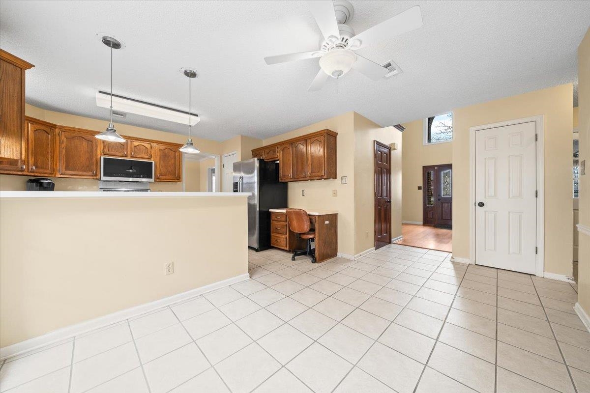711 Autumn Winds Dr Property Photo 31