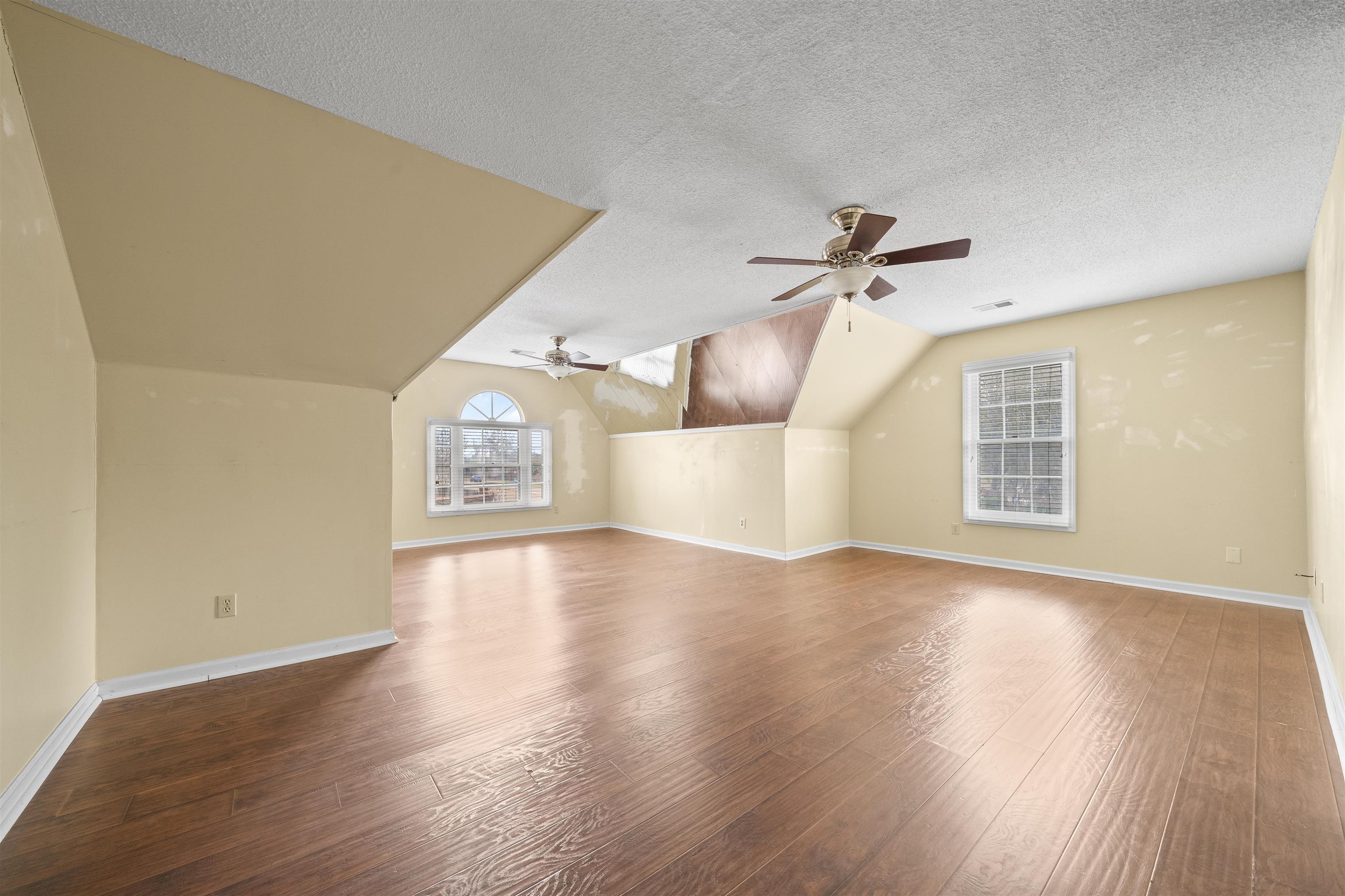 711 Autumn Winds Dr Property Photo 34