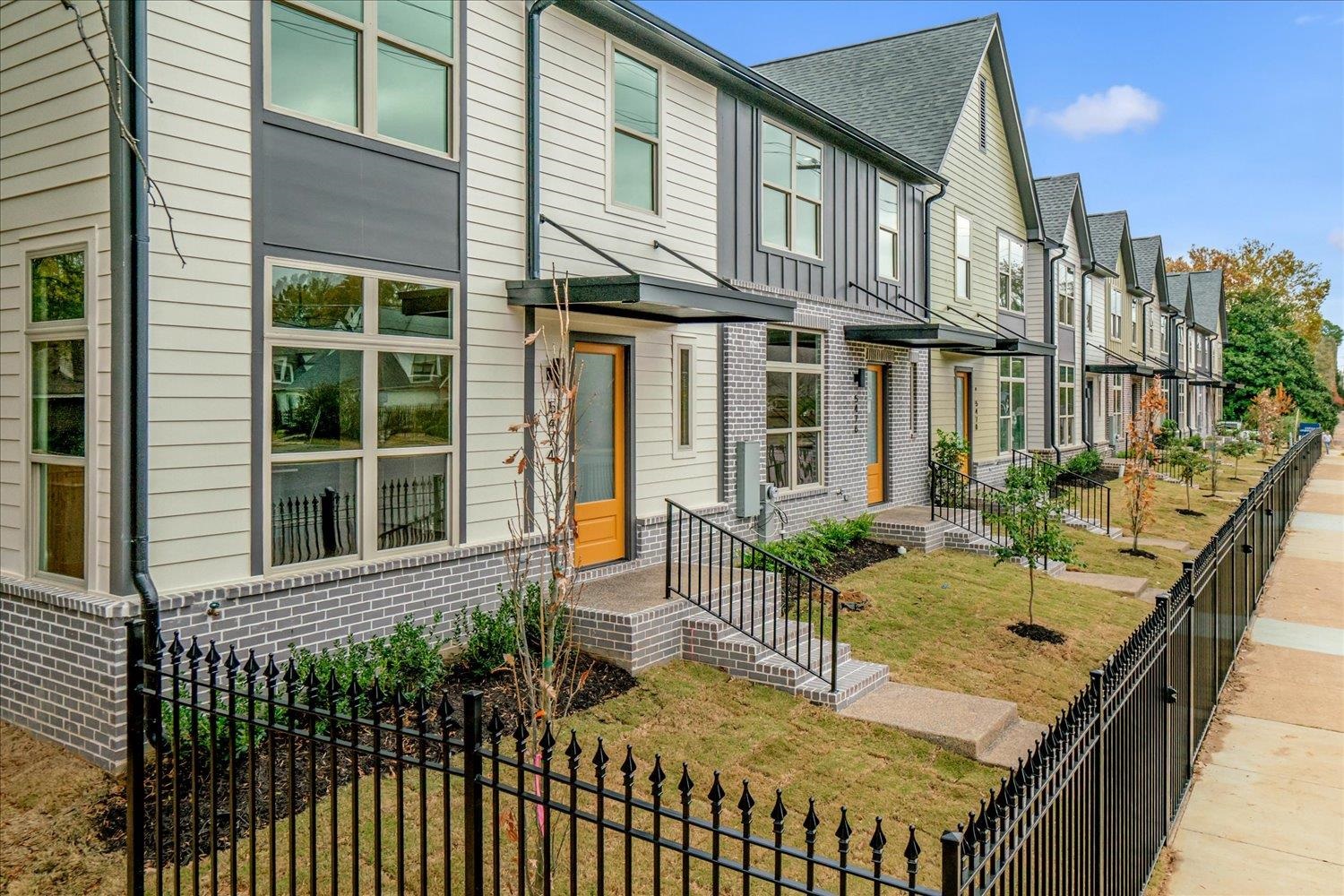 5484 PARK AVE Property Photo 1