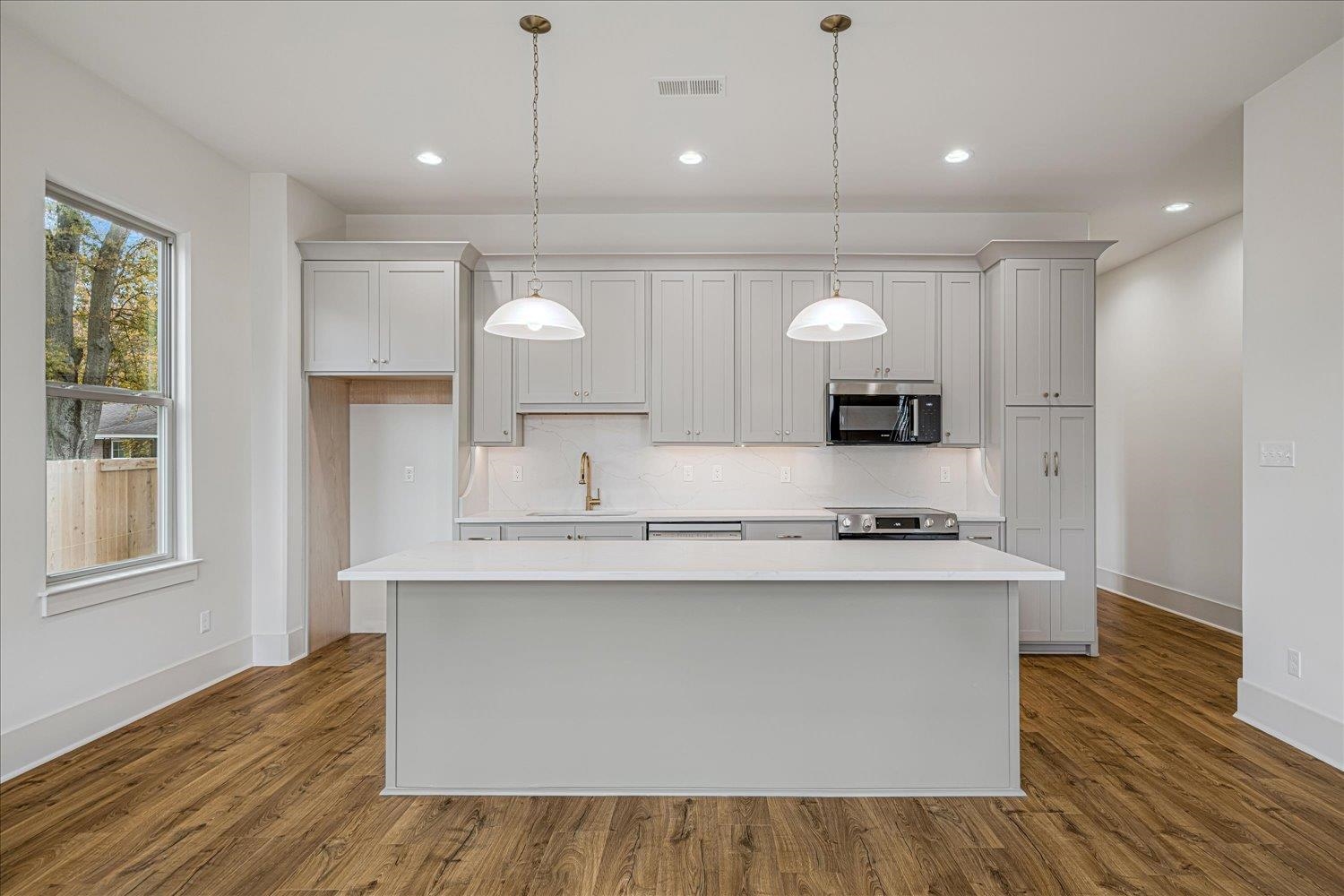 5484 Park Ave Property Photo 8