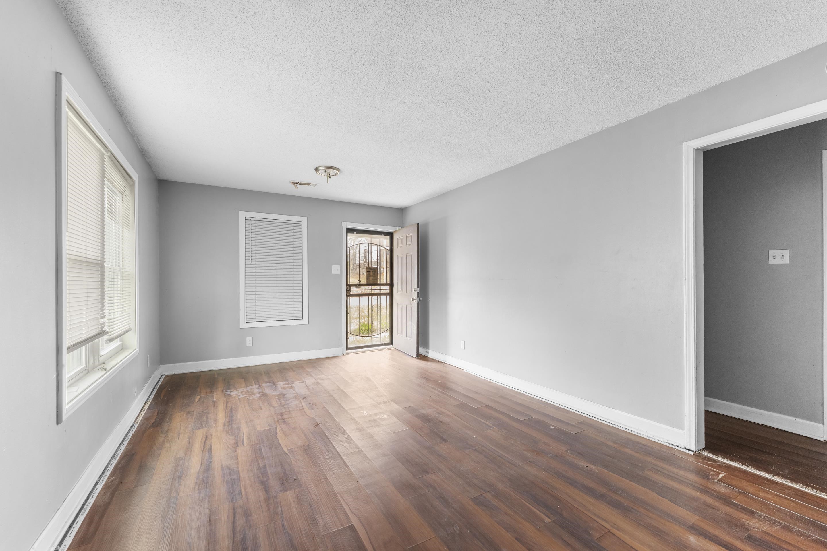 1656 Barton St Property Photo 5