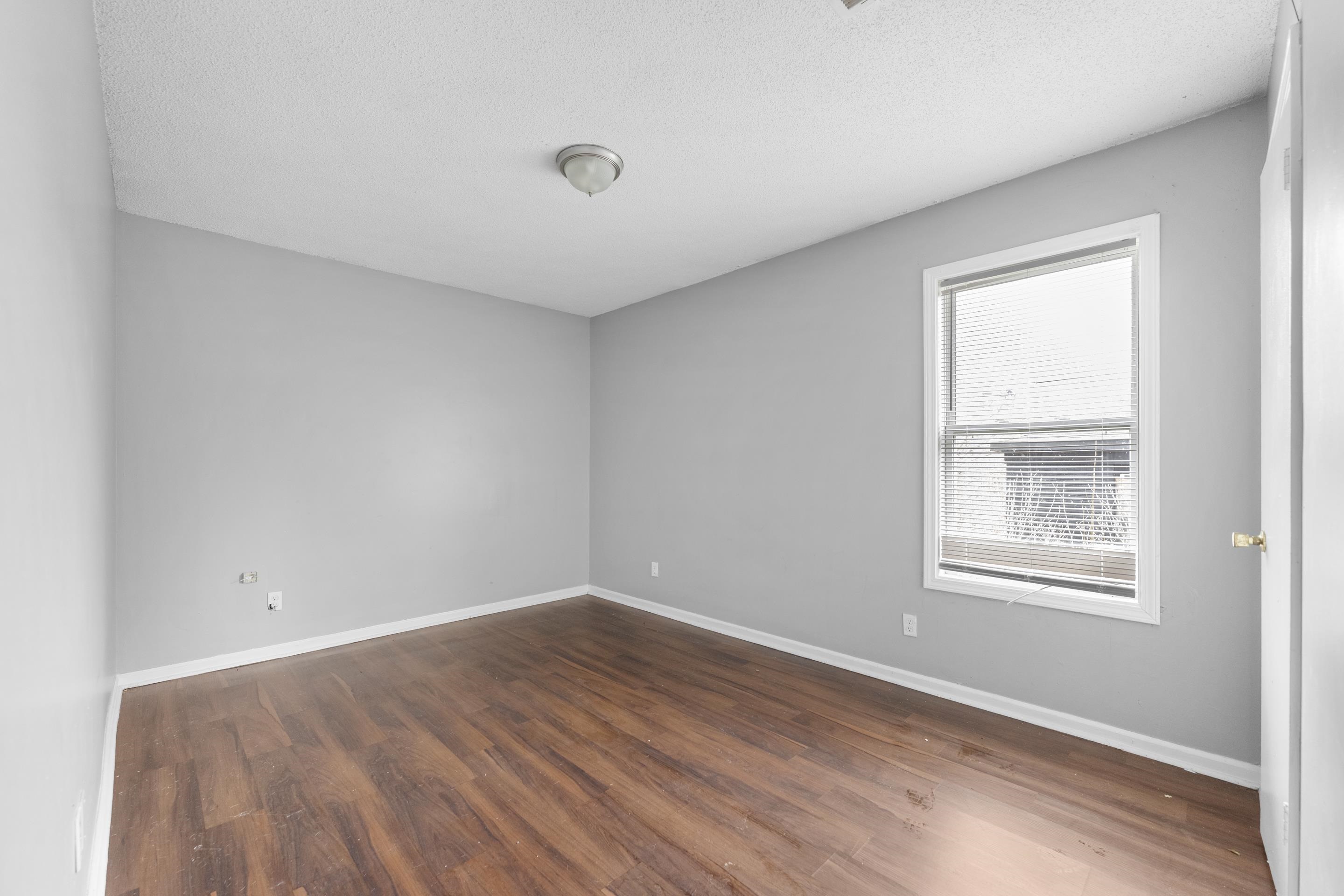 1656 Barton St Property Photo 9