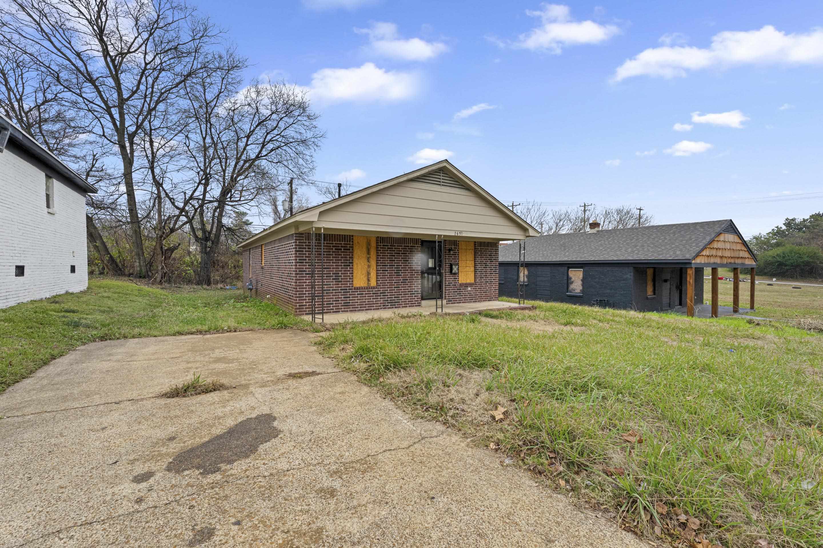 1656 Barton St Property Photo 12