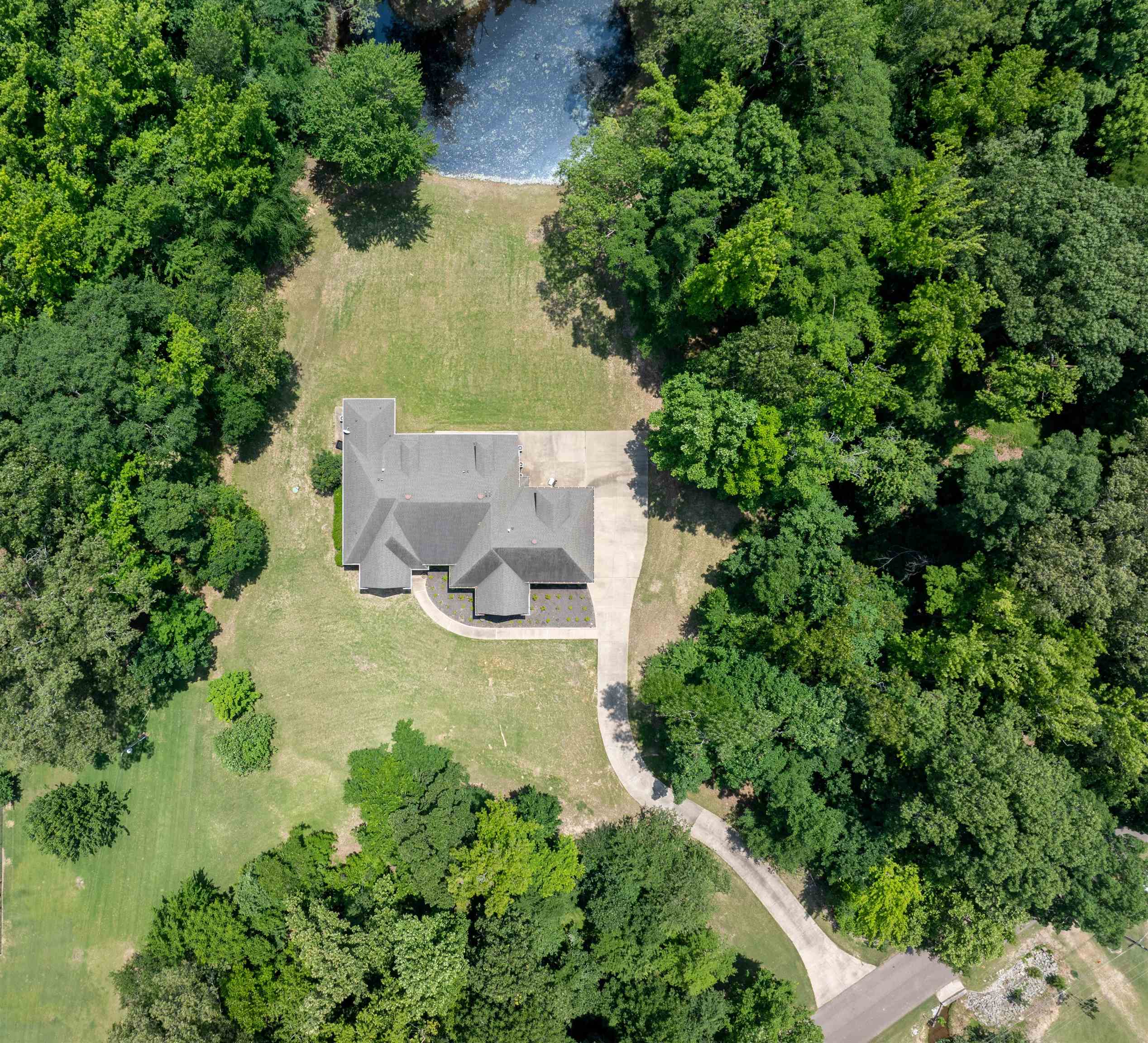 580 Hickory Lake Rd Property Photo 3