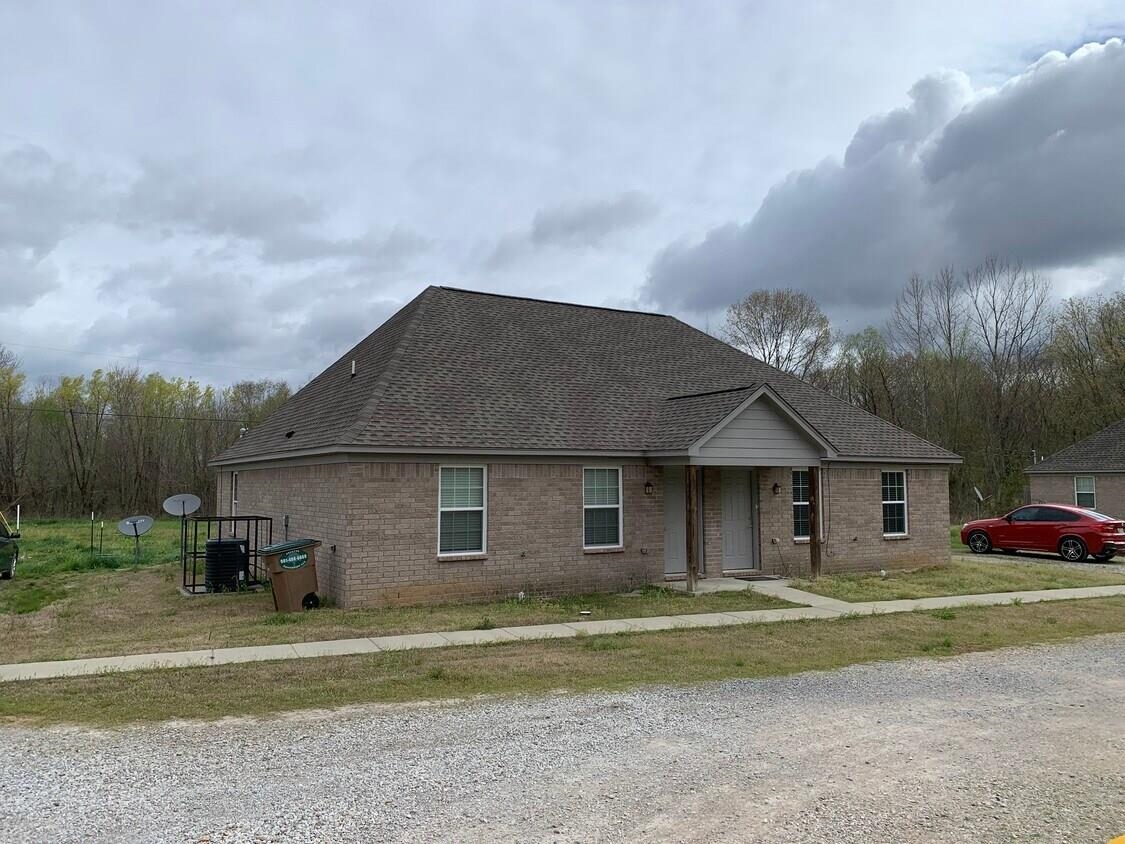 9120 Feathers Chapel Rd Property Photo 2