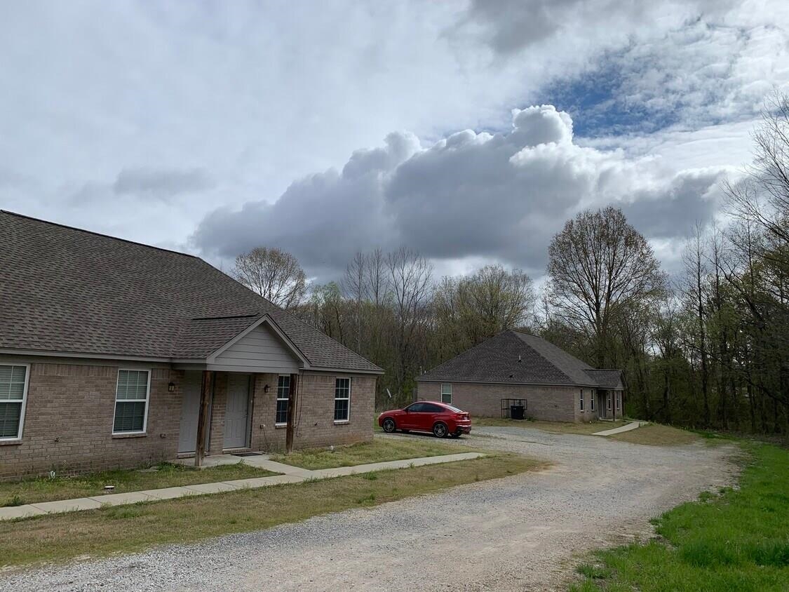9120 Feathers Chapel Rd Property Photo 3