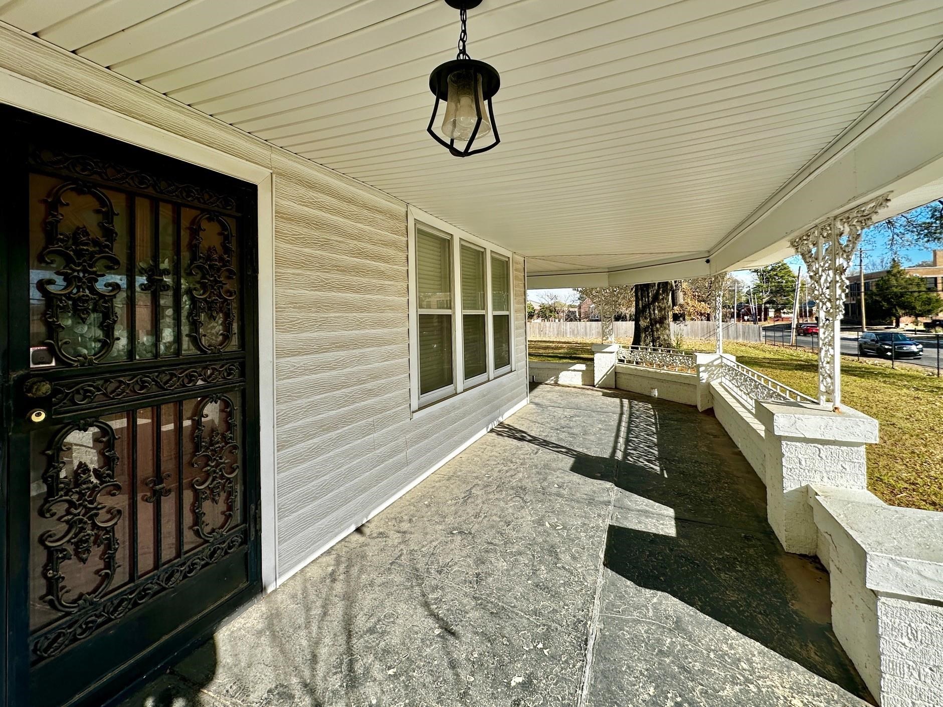 1108 Whitehaven Ln Property Photo 4