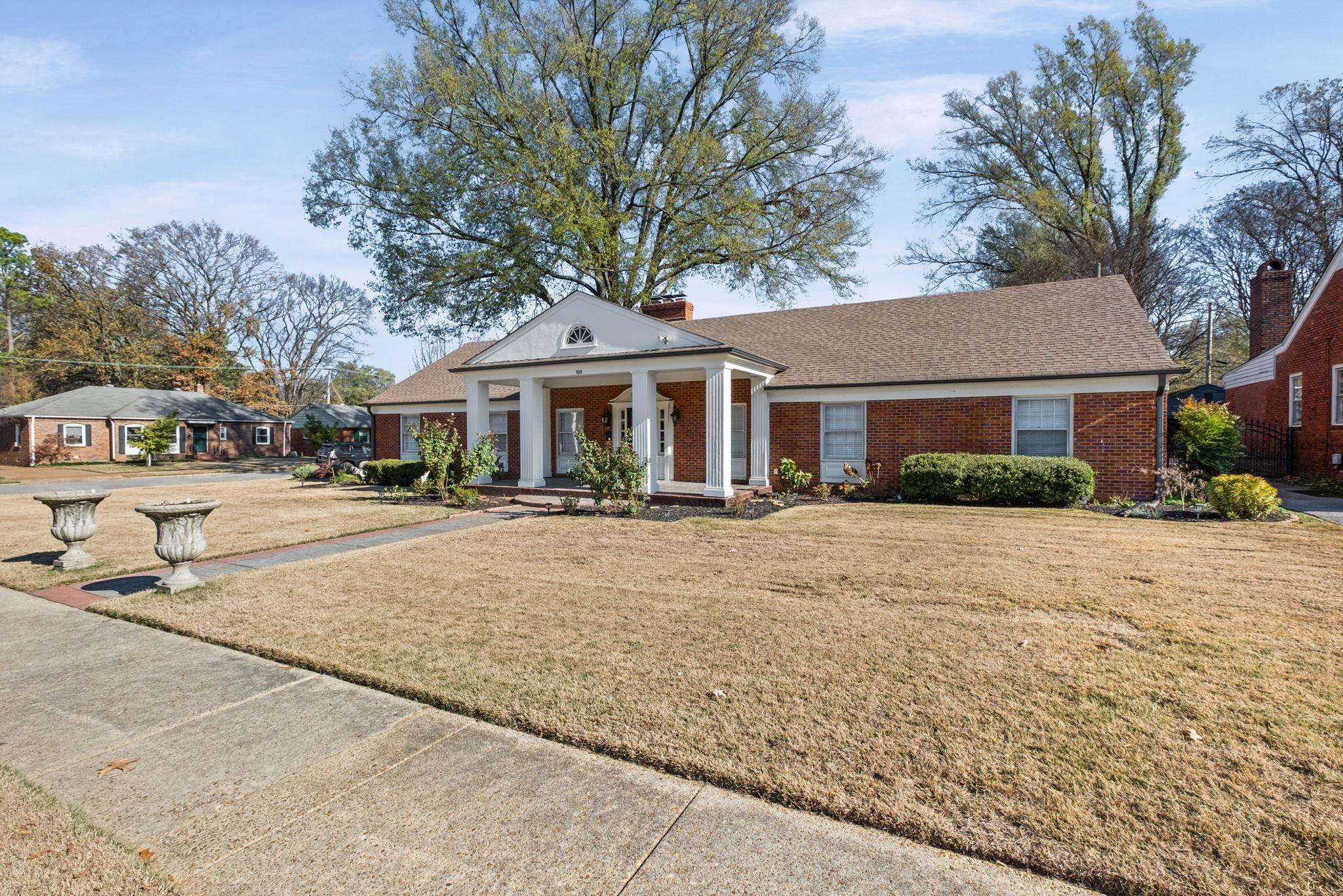 88 N Reese St Property Photo 3