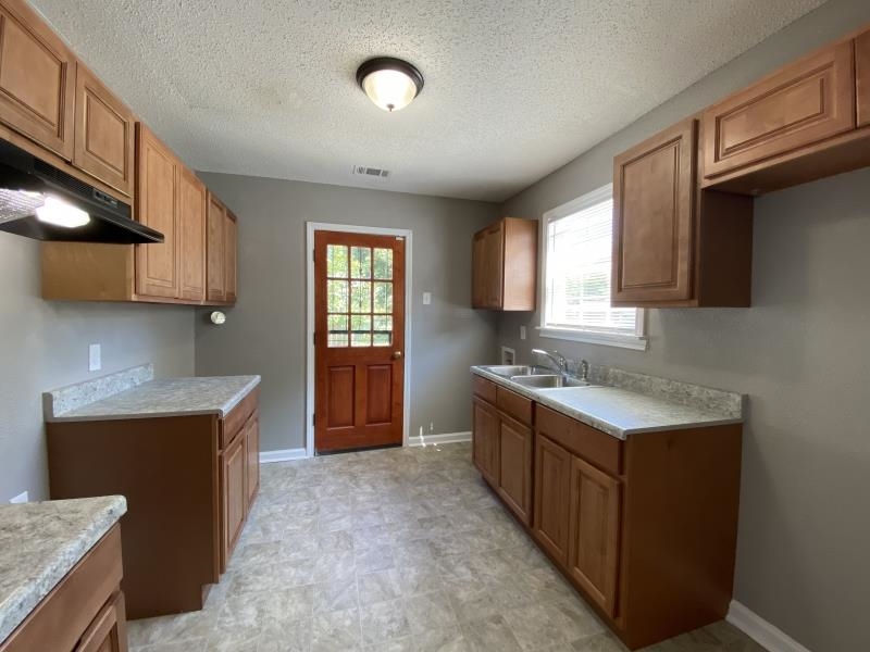 2119 Pendleton St Property Photo 8